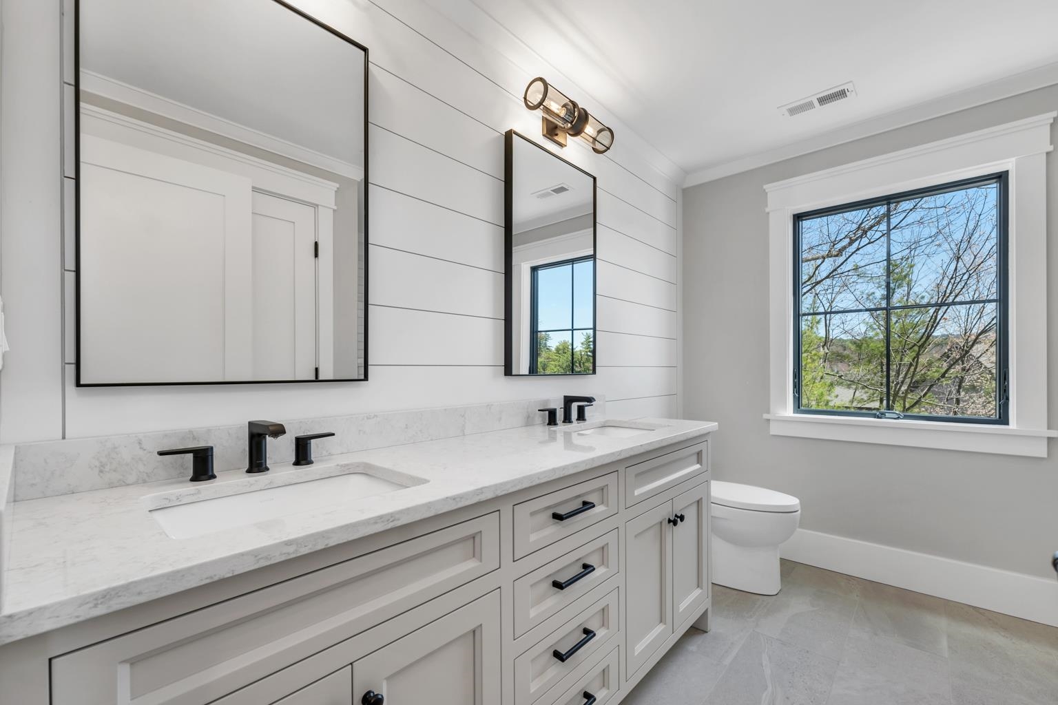 Gilford, New Hampshire, 03249, United States, 5 Bedrooms Bedrooms, ,6 BathroomsBathrooms,Residential,For Sale,1794777