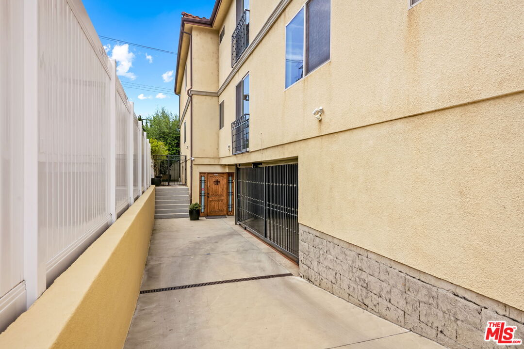 Los Angeles, California, 90025, United States, 6 Bedrooms Bedrooms, ,Residential,For Sale,1932013