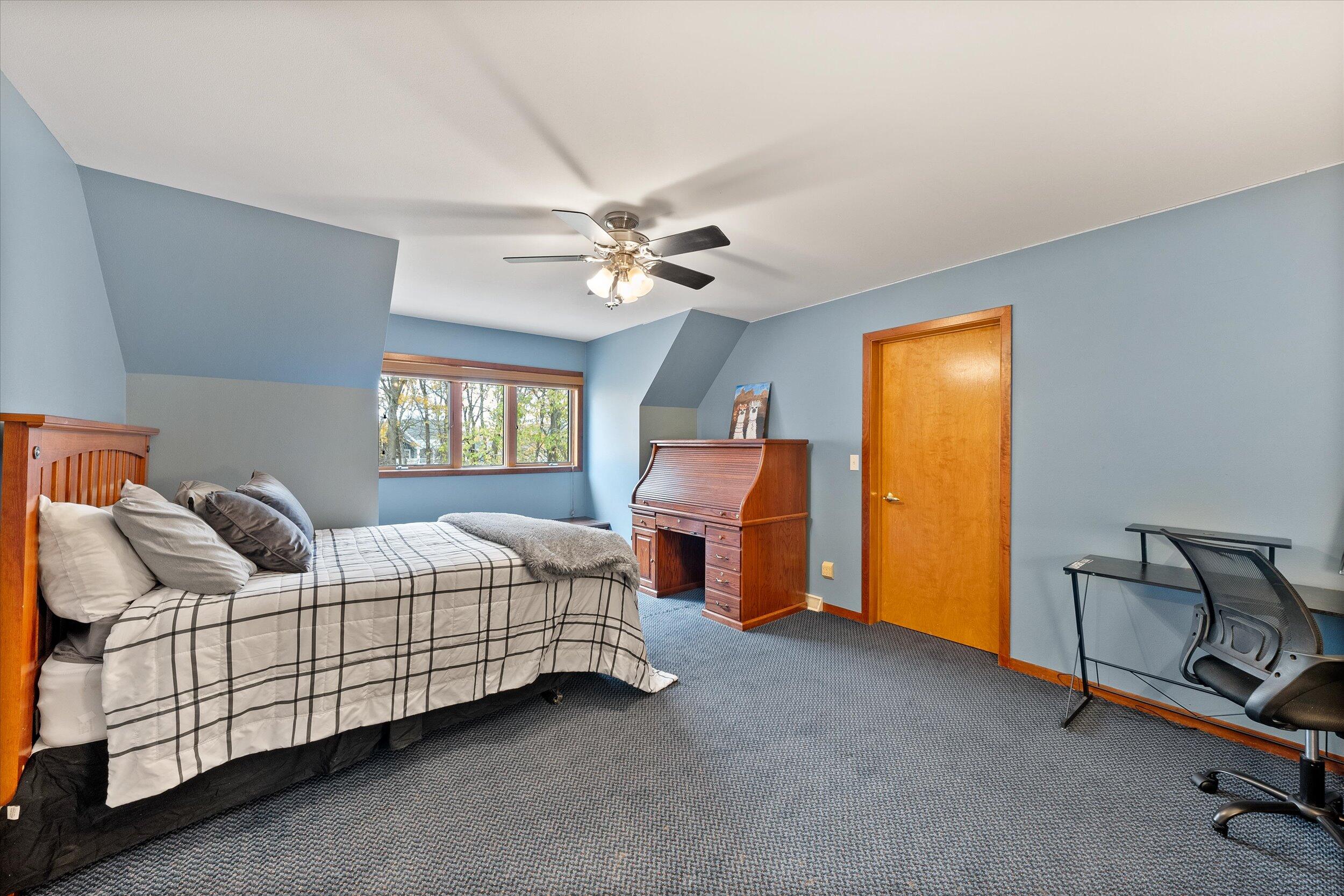 Grafton, Wisconsin, 53024, United States, 4 Bedrooms Bedrooms, ,6 BathroomsBathrooms,Residential,For Sale,1989565