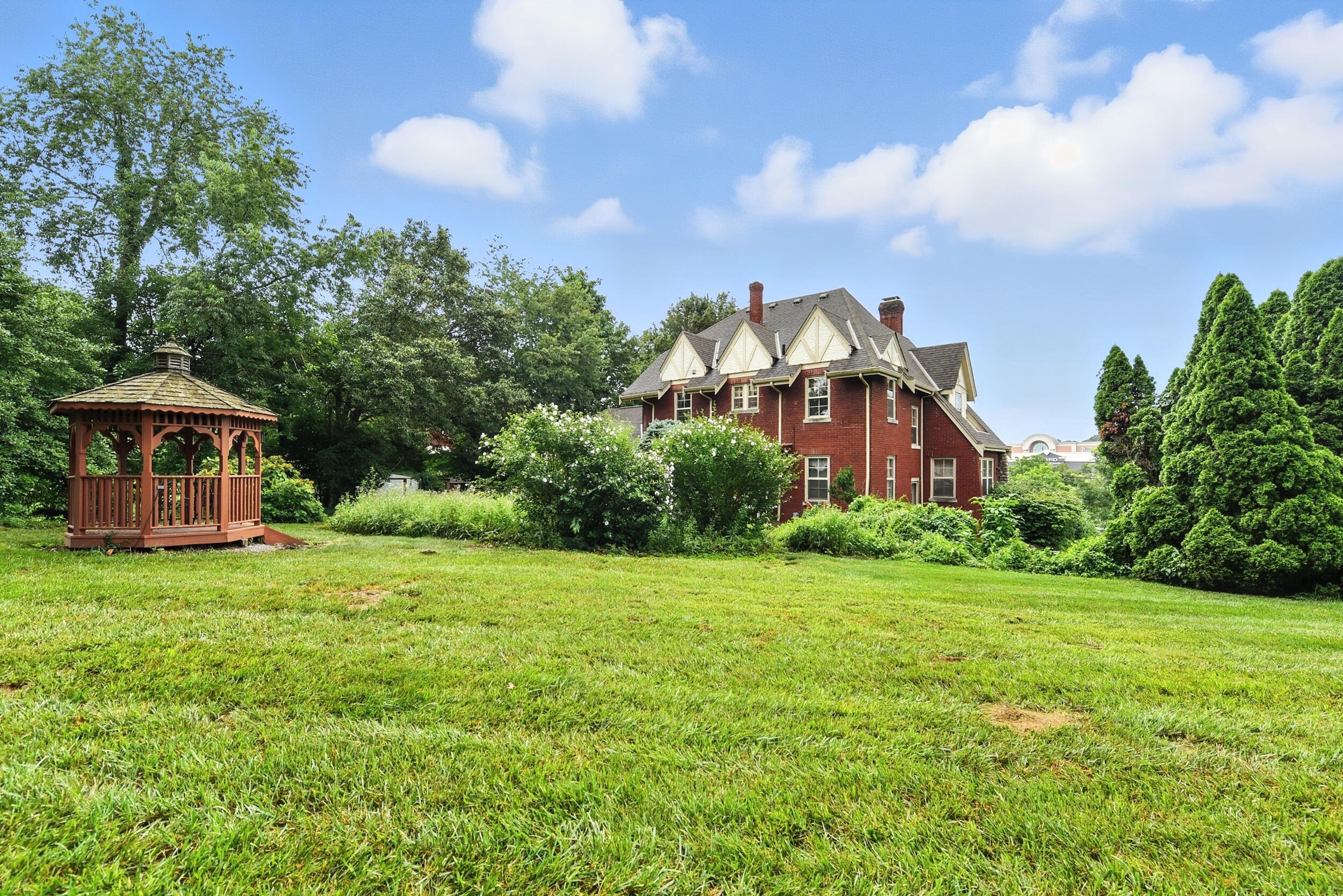 Fort Mitchell, Kentucky, 41017, United States, 3 Bedrooms Bedrooms, ,3 BathroomsBathrooms,Residential,For Sale,1901378