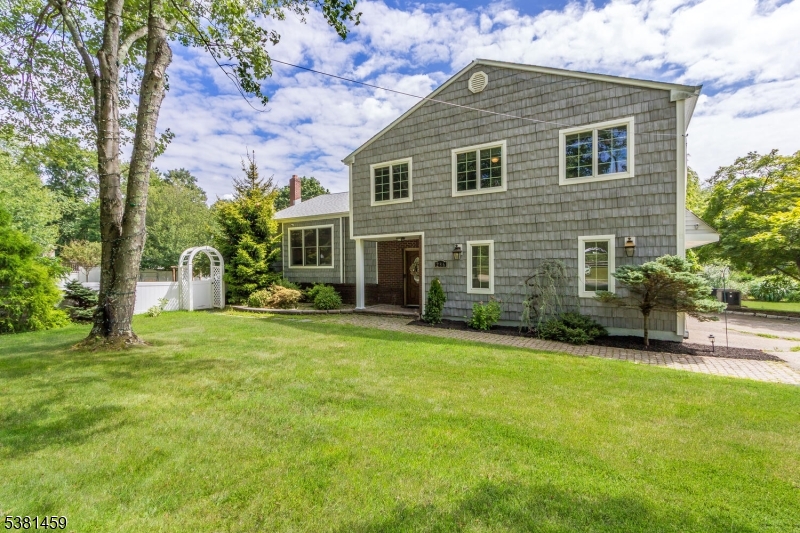 Roxbury Twp., New Jersey, 07876, United States, 4 Bedrooms Bedrooms, ,3 BathroomsBathrooms,Residential,For Sale,1934479