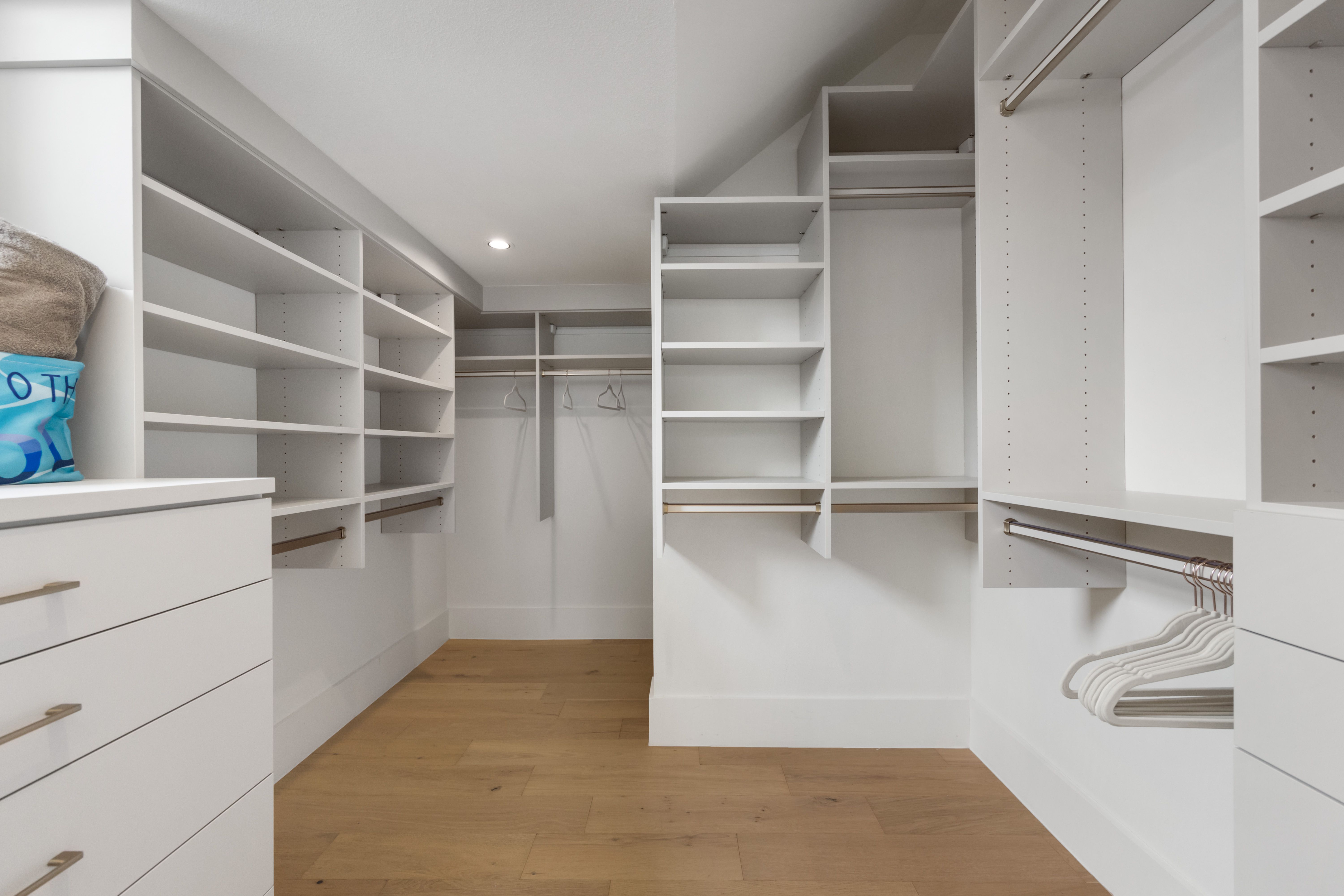  Striking Cobalt Design Home - 物件實景
