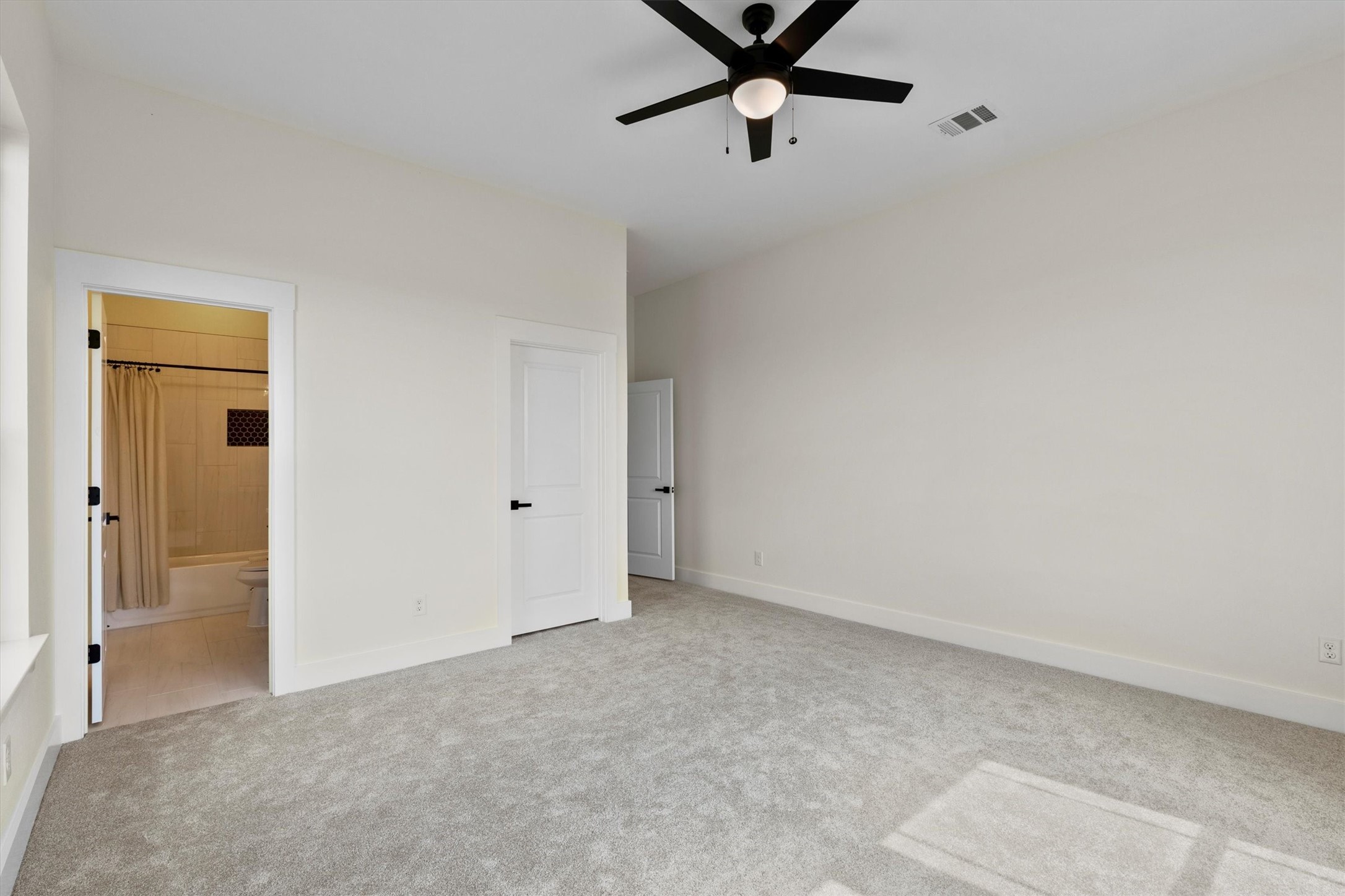 Whitesboro, Texas, 76273, United States, 4 Bedrooms Bedrooms, ,4 BathroomsBathrooms,Residential,For Sale,1848592