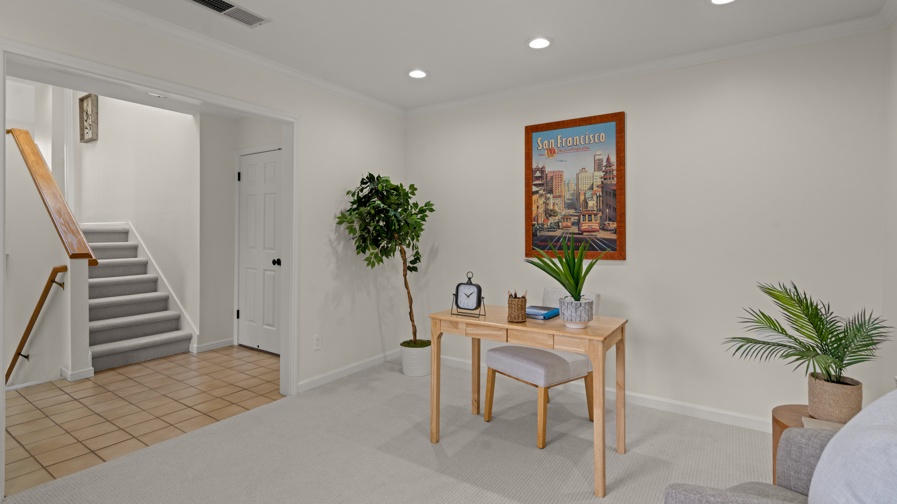  Rare End-Unit Retreat With Views - 物件實景