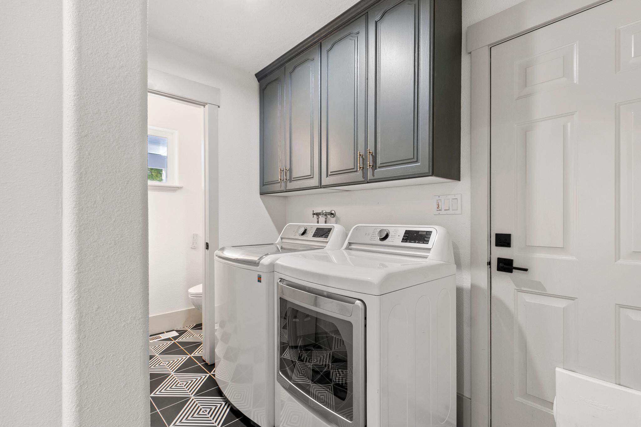 Parowan, Utah, 84761, United States, 6 Bedrooms Bedrooms, ,5 BathroomsBathrooms,Residential,For Sale,1995430