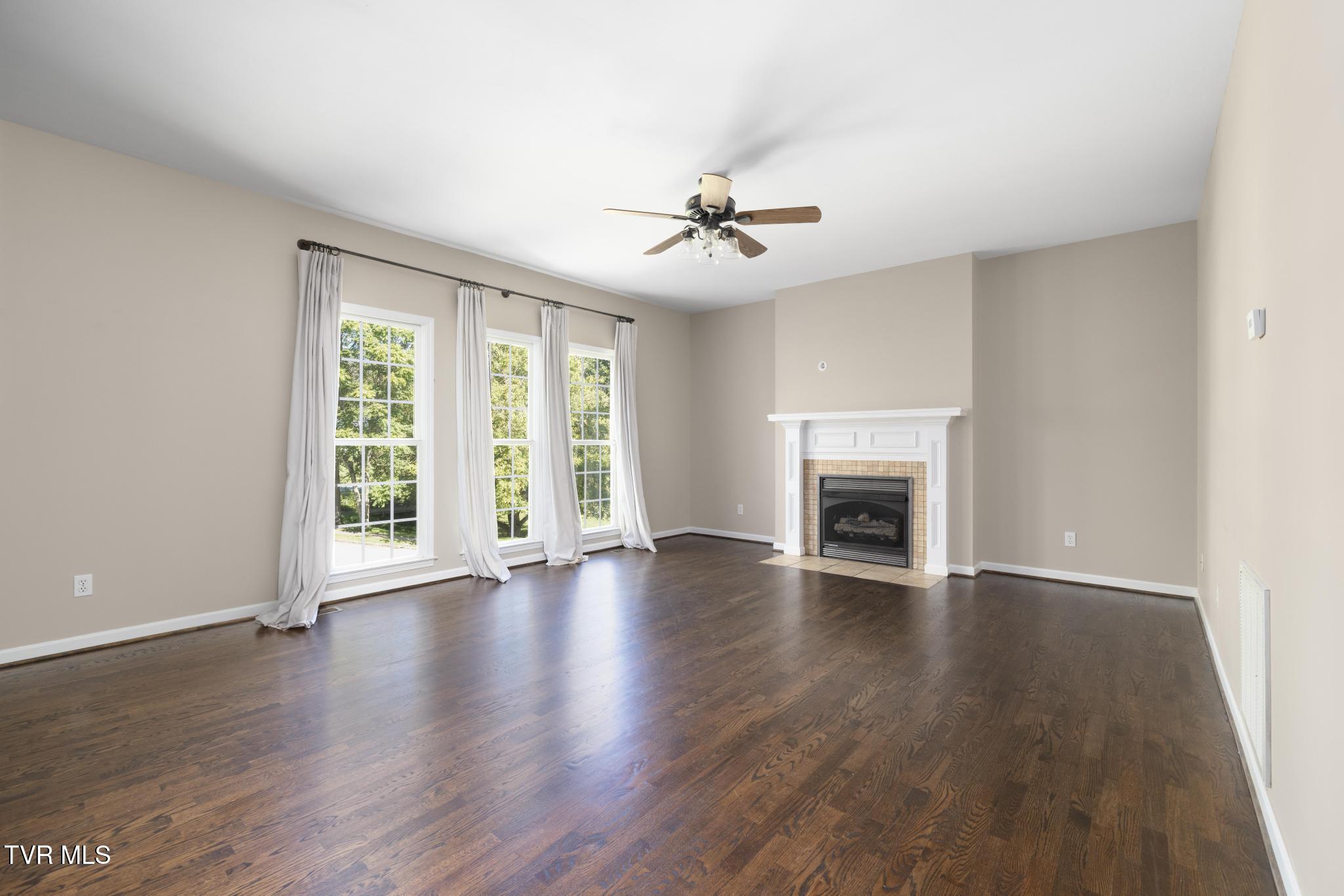 Gray, Tennessee, 37615, United States, 5 Bedrooms Bedrooms, ,4 BathroomsBathrooms,Residential,For Sale,1978234