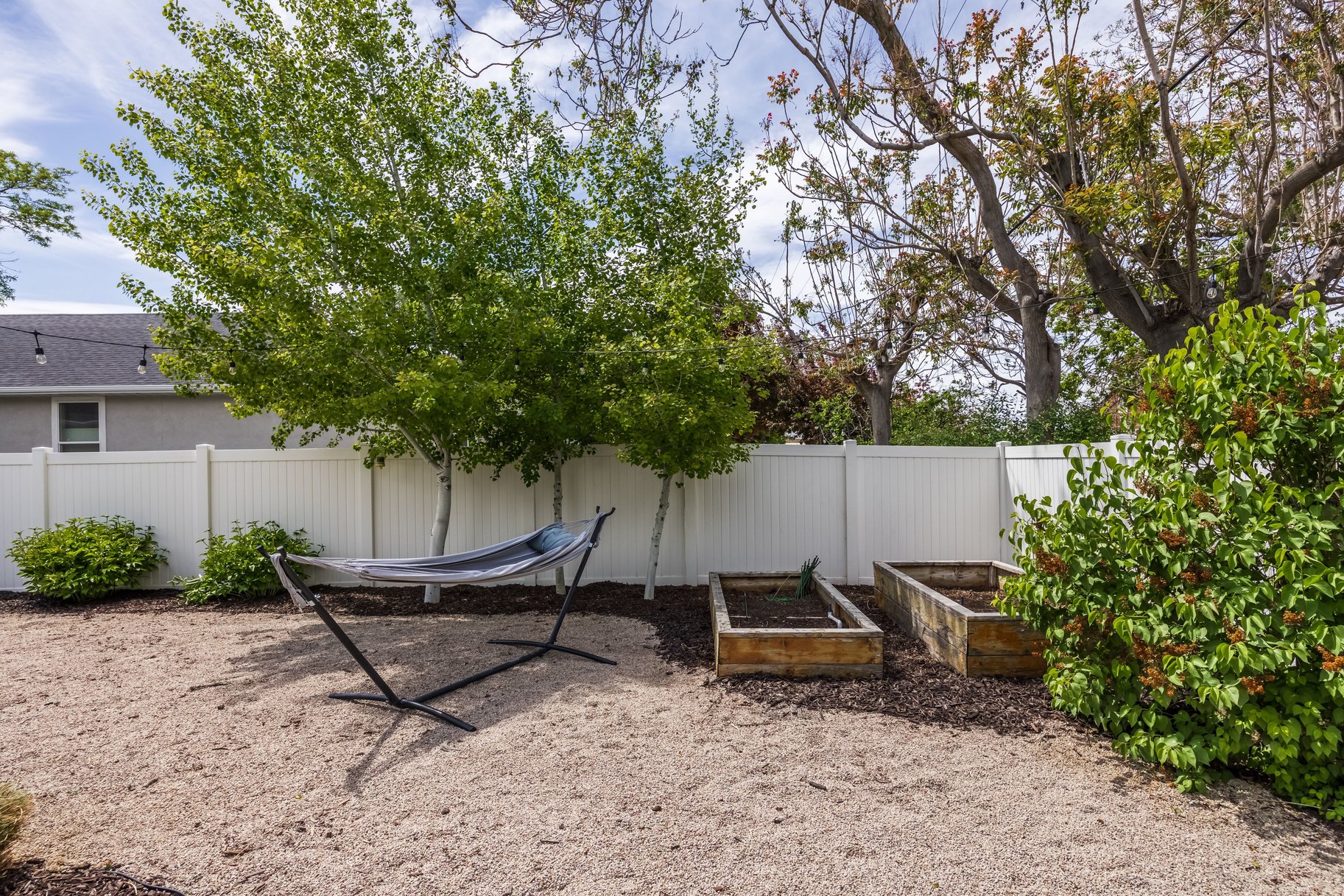  Newer Single-Level Home with Primary Suite & Stunning Backyard Retreat - 物件實景