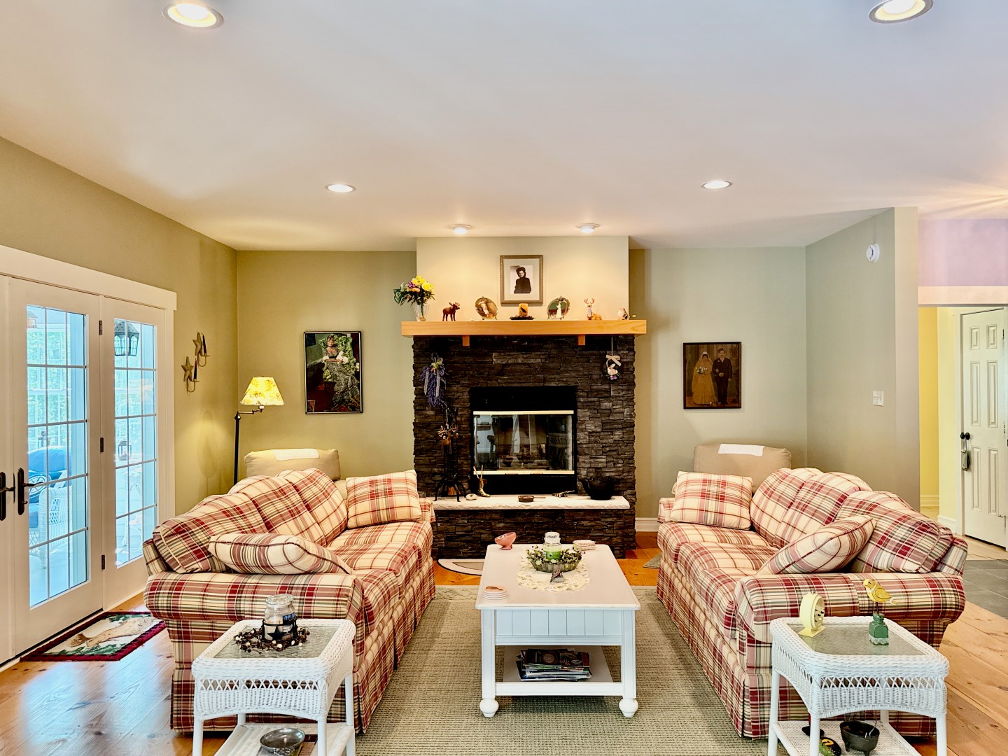 Hawley, Pennsylvania, 18428, United States, 3 Bedrooms Bedrooms, ,4 BathroomsBathrooms,Residential,For Sale,1846687