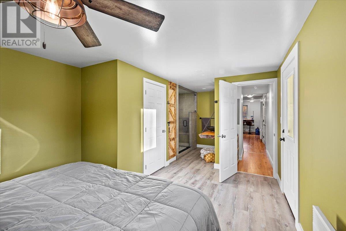 SICAMOUS, British Columbia, V0E 2V4, CA, 2 Bedrooms Bedrooms, ,2 BathroomsBathrooms,Residential,For Sale,1949682