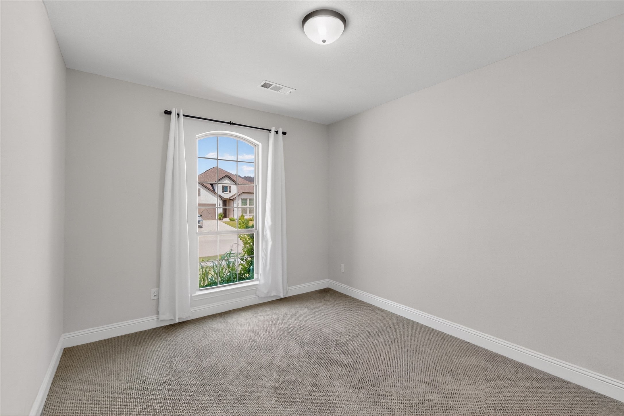 Mansfield, Texas, 76063, United States, 4 Bedrooms Bedrooms, ,4 BathroomsBathrooms,Residential,For Sale,1978691