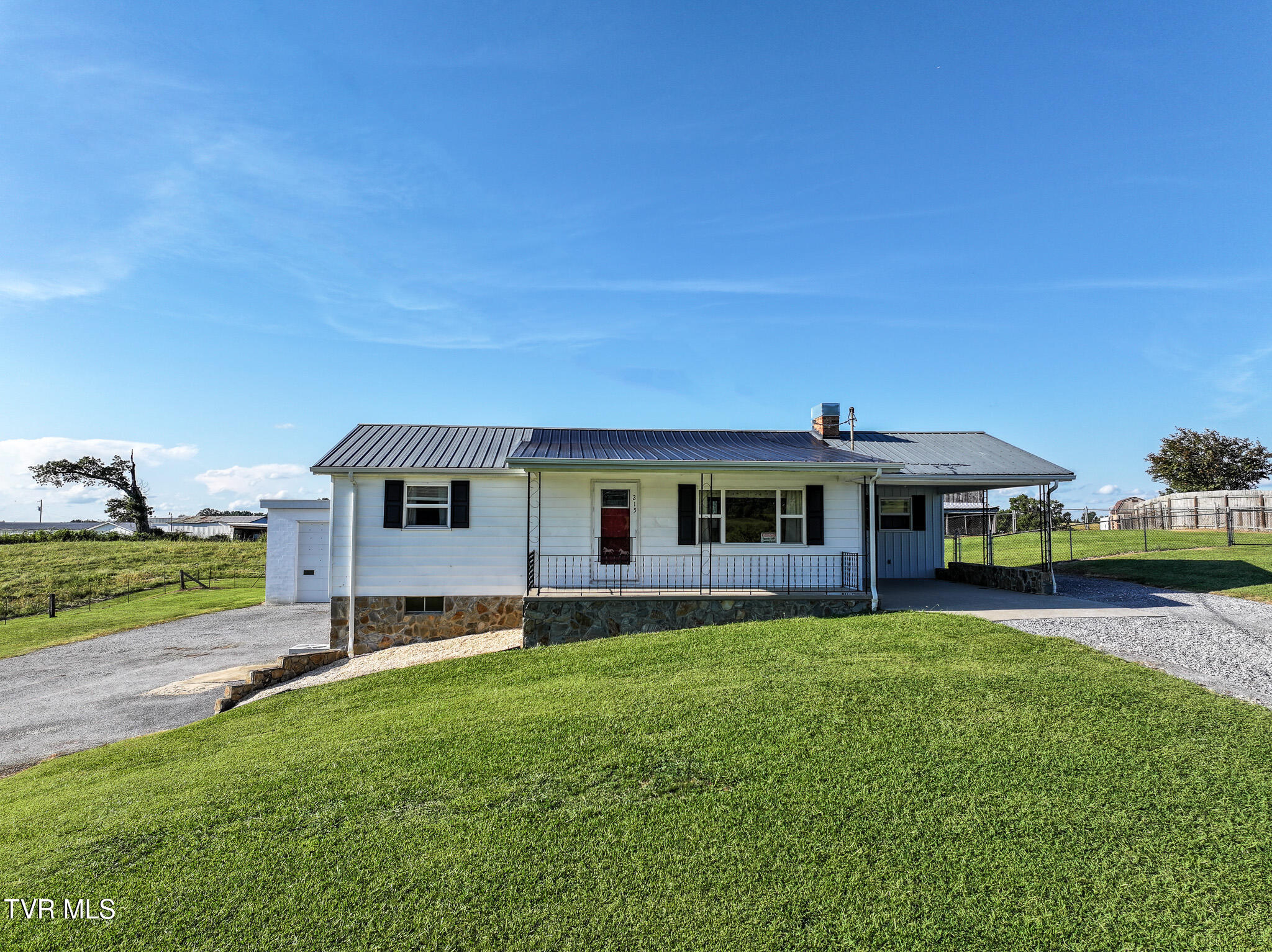 Greeneville, Tennessee, 37743, United States, 3 Bedrooms Bedrooms, ,2 BathroomsBathrooms,Residential,For Sale,1982221