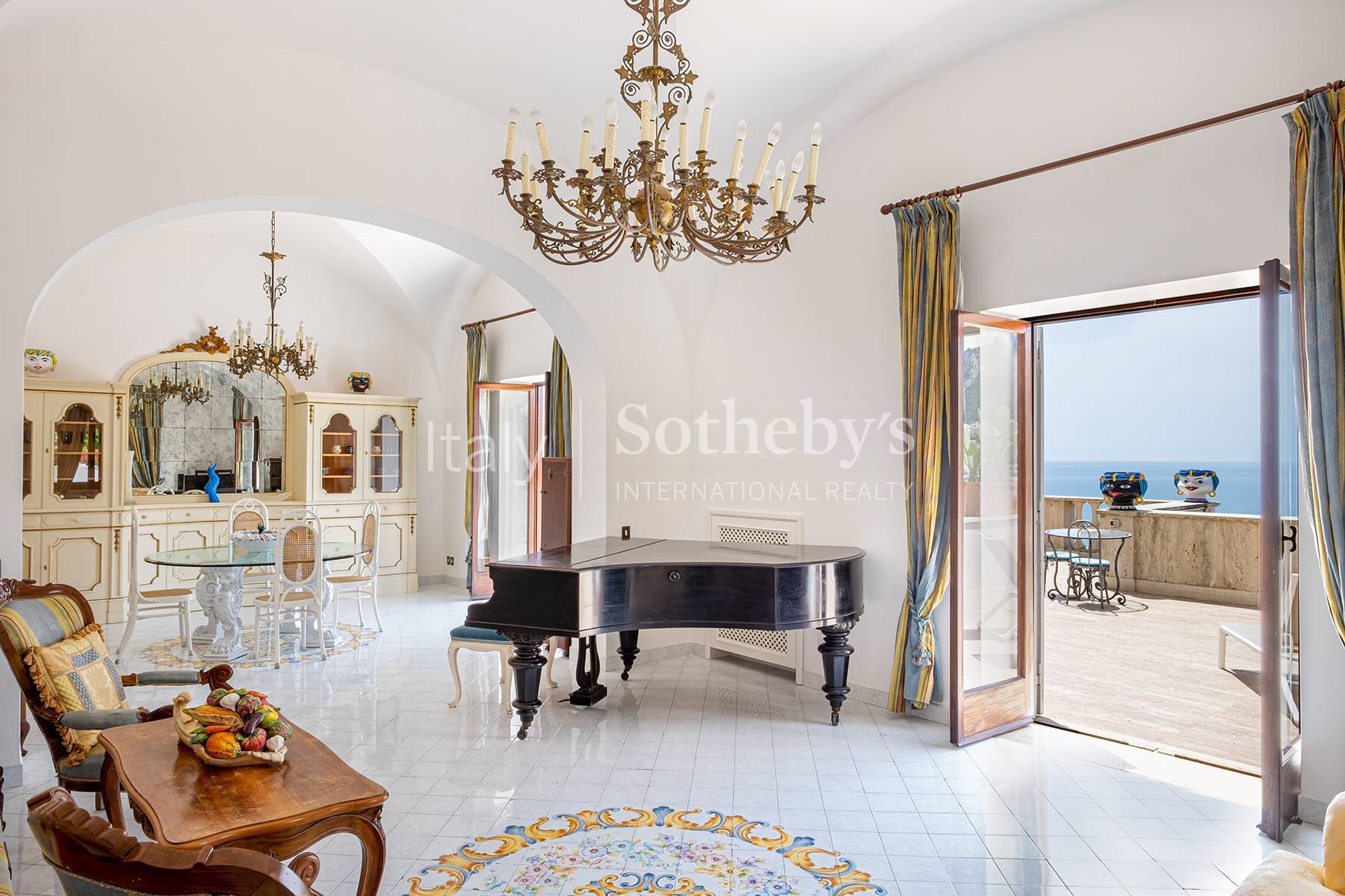  Neoclassical villa with a breath taking view - 物件實景
