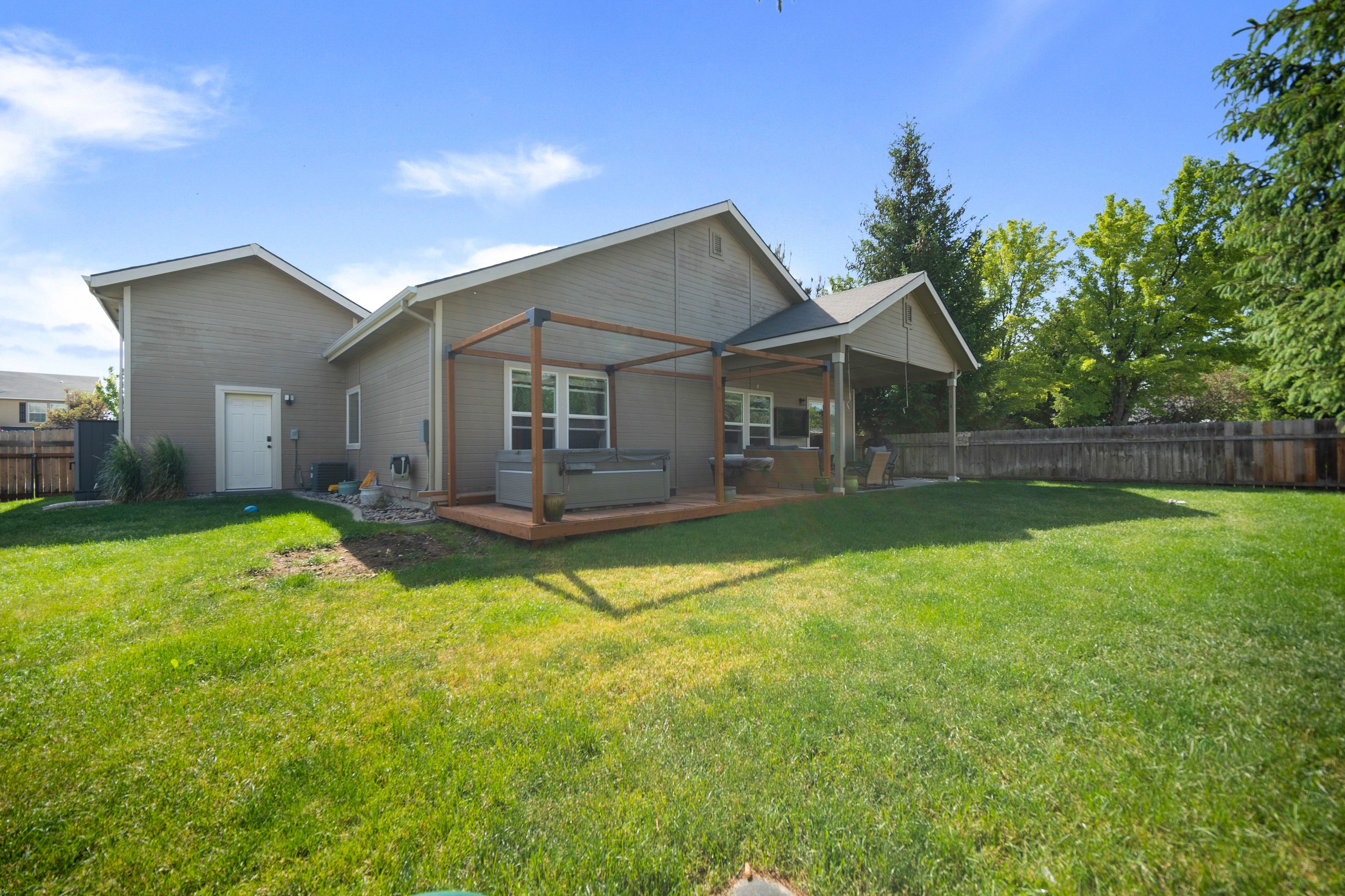  Single-Level Living with Bonus Room and 33’ RV Bay - 物件實景