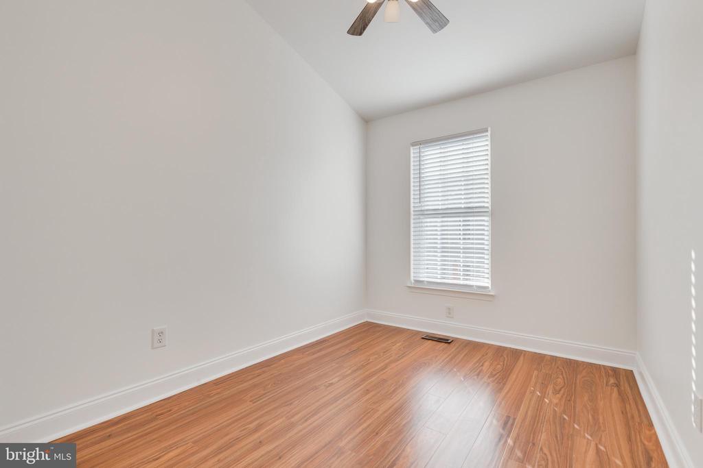 Chantilly, Virginia, 20152, United States, 4 Bedrooms Bedrooms, ,3 BathroomsBathrooms,Residential,For Sale,1988850