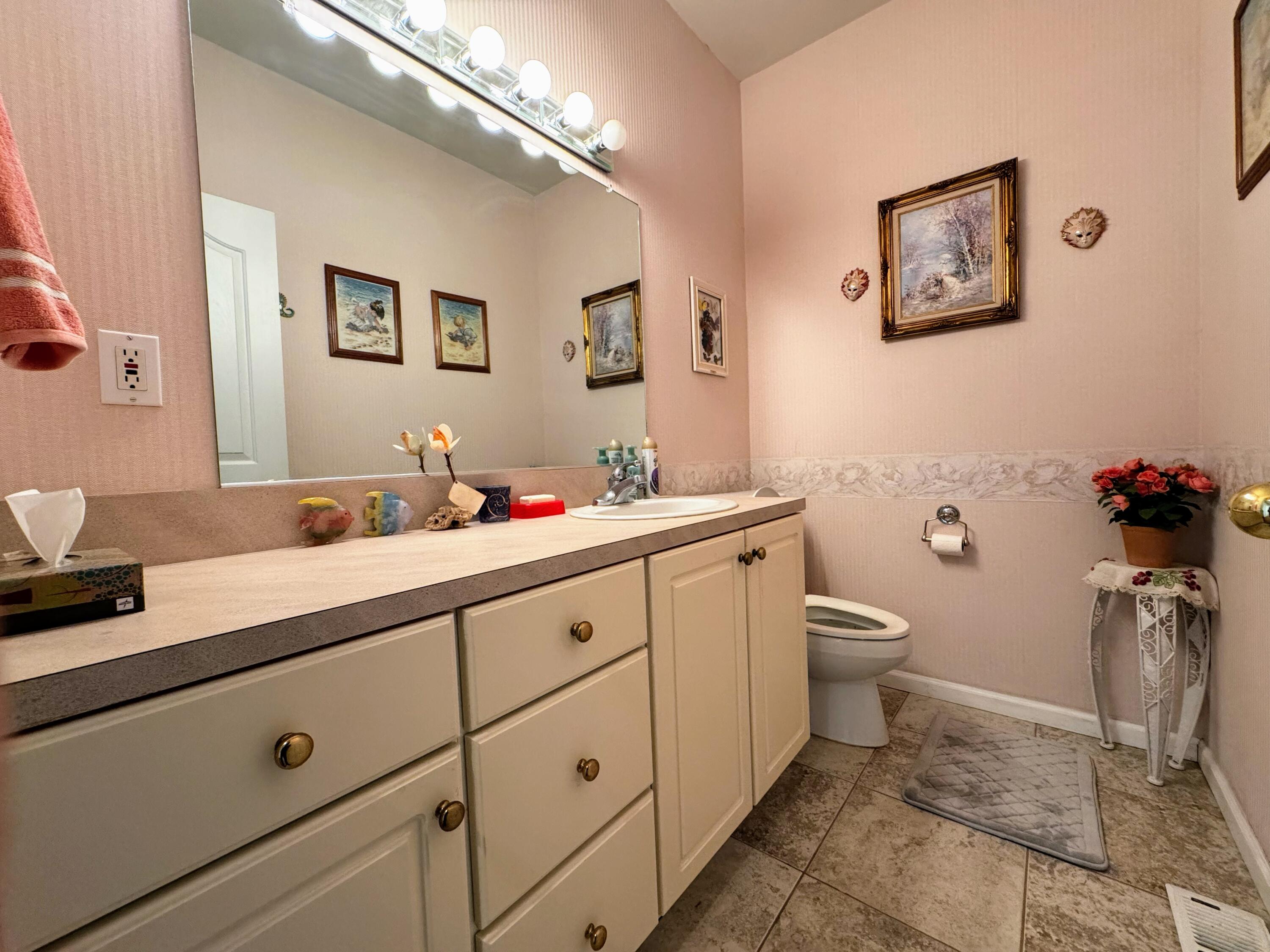 Klamath Falls, Oregon, 97601, United States, 3 Bedrooms Bedrooms, ,3 BathroomsBathrooms,Residential,For Sale,1779342