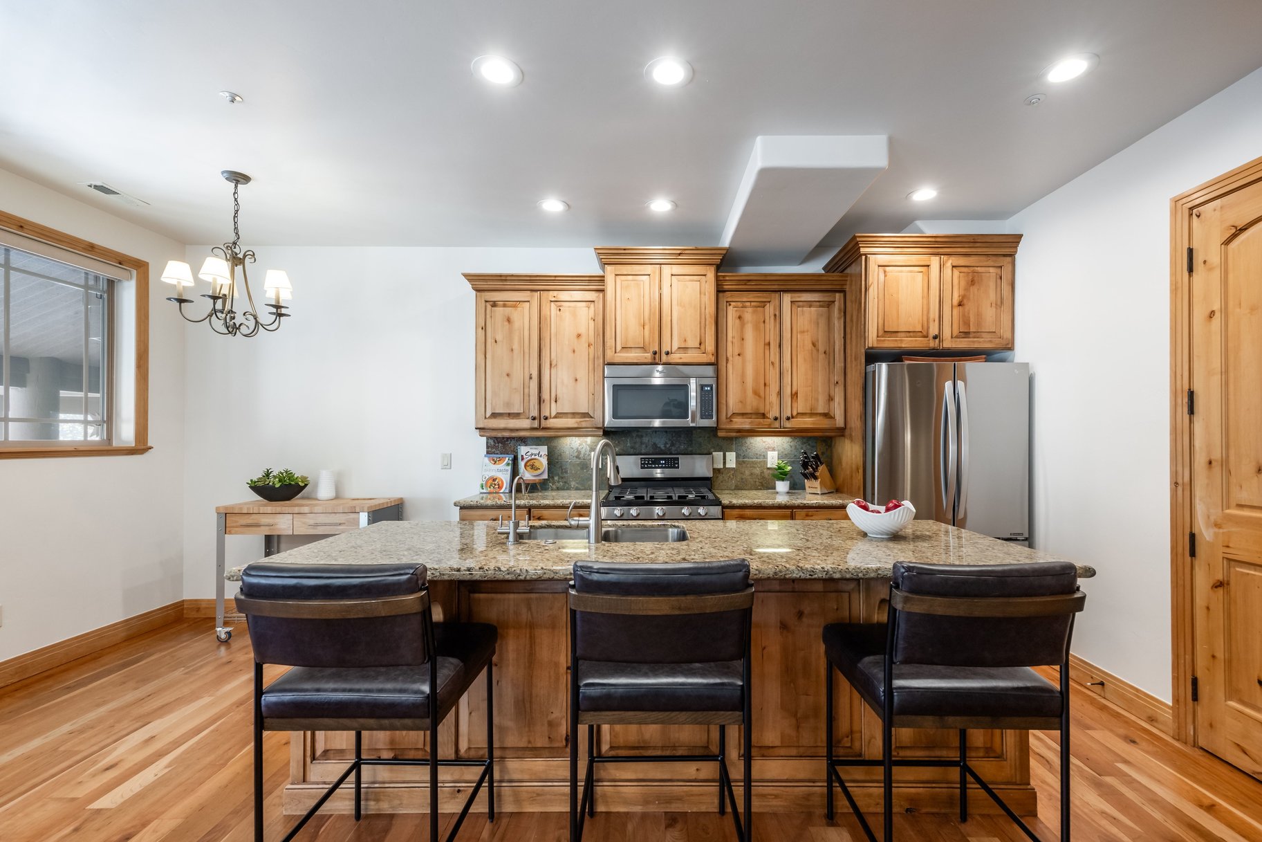  Modern Design Meets Alpine Charm in Jeremy Ranch - 物件實景