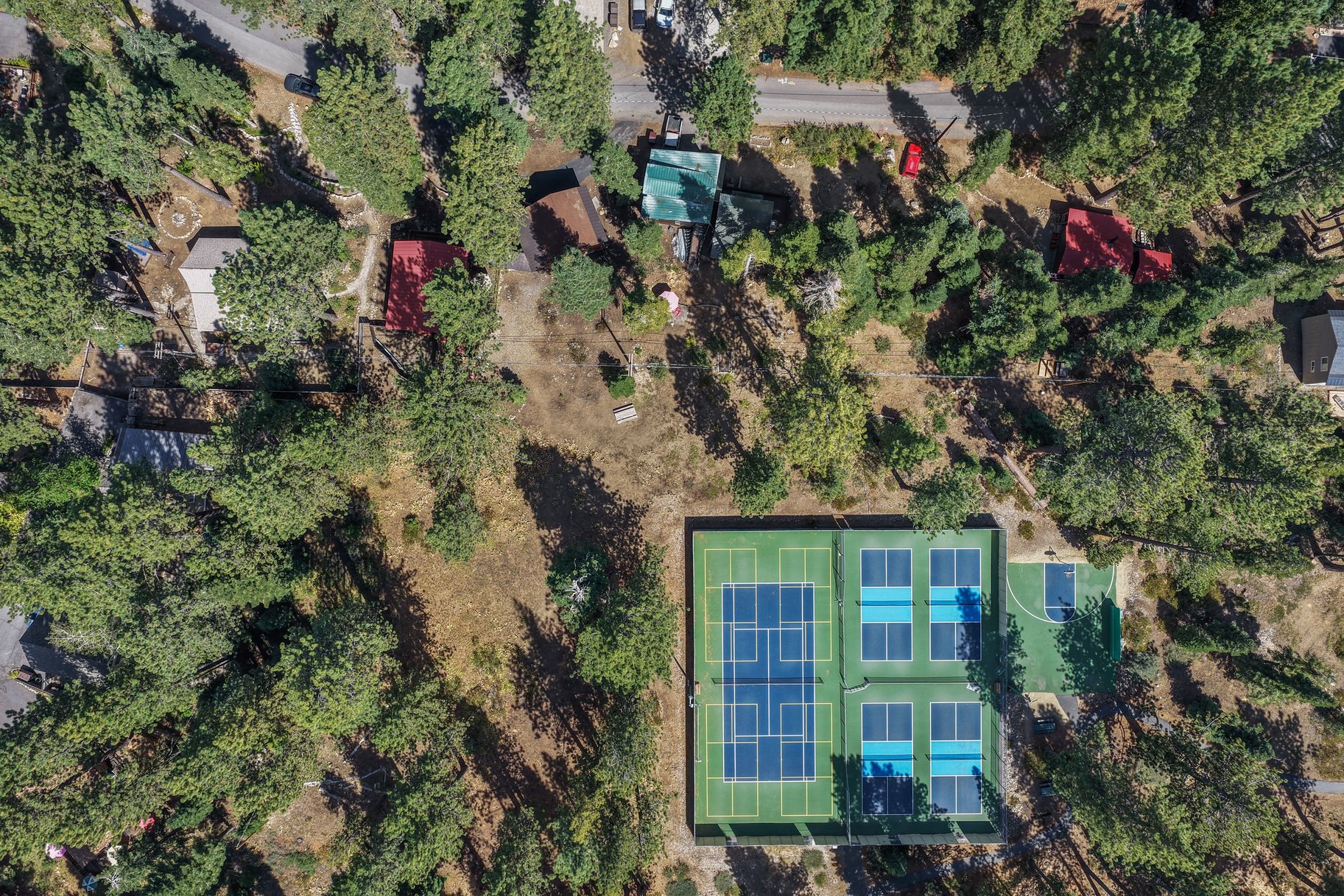  West Shore Gem - An Authentic Pineland Chalet with Detached Garage + Studio - 物件實景
