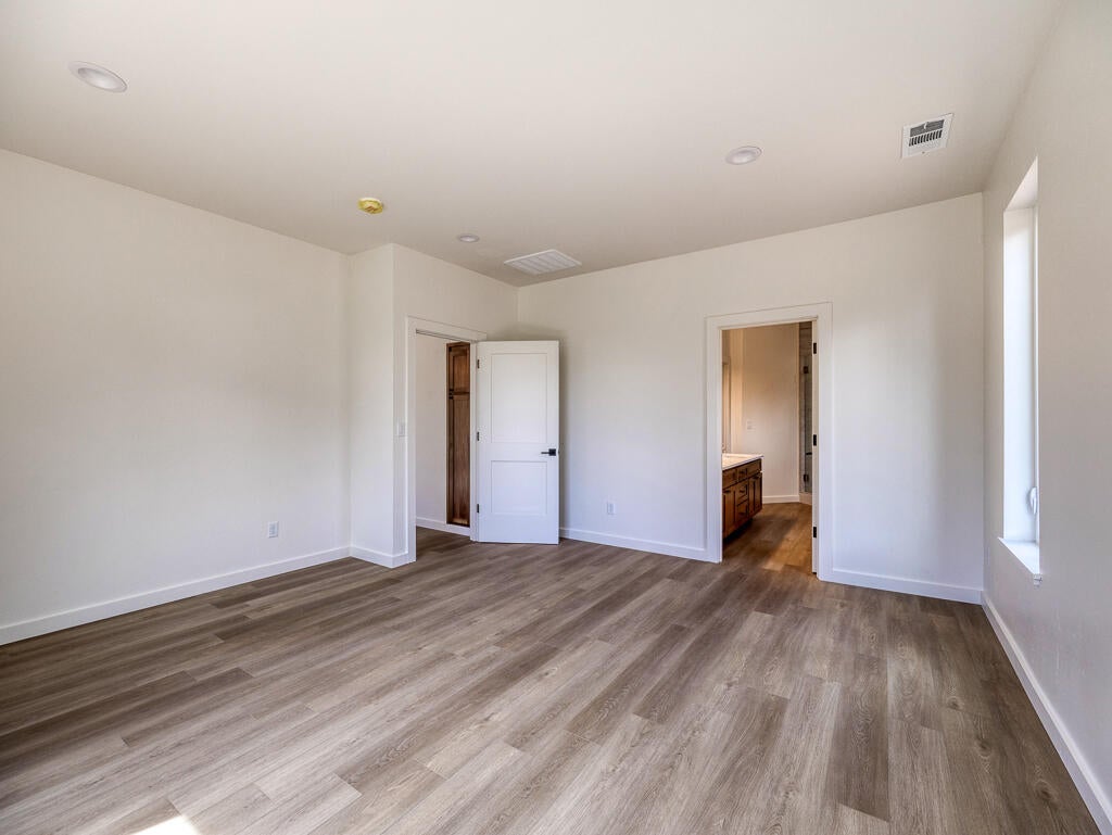 Klamath Falls, Oregon, 97601, United States, 3 Bedrooms Bedrooms, ,3 BathroomsBathrooms,Residential,For Sale,1991237