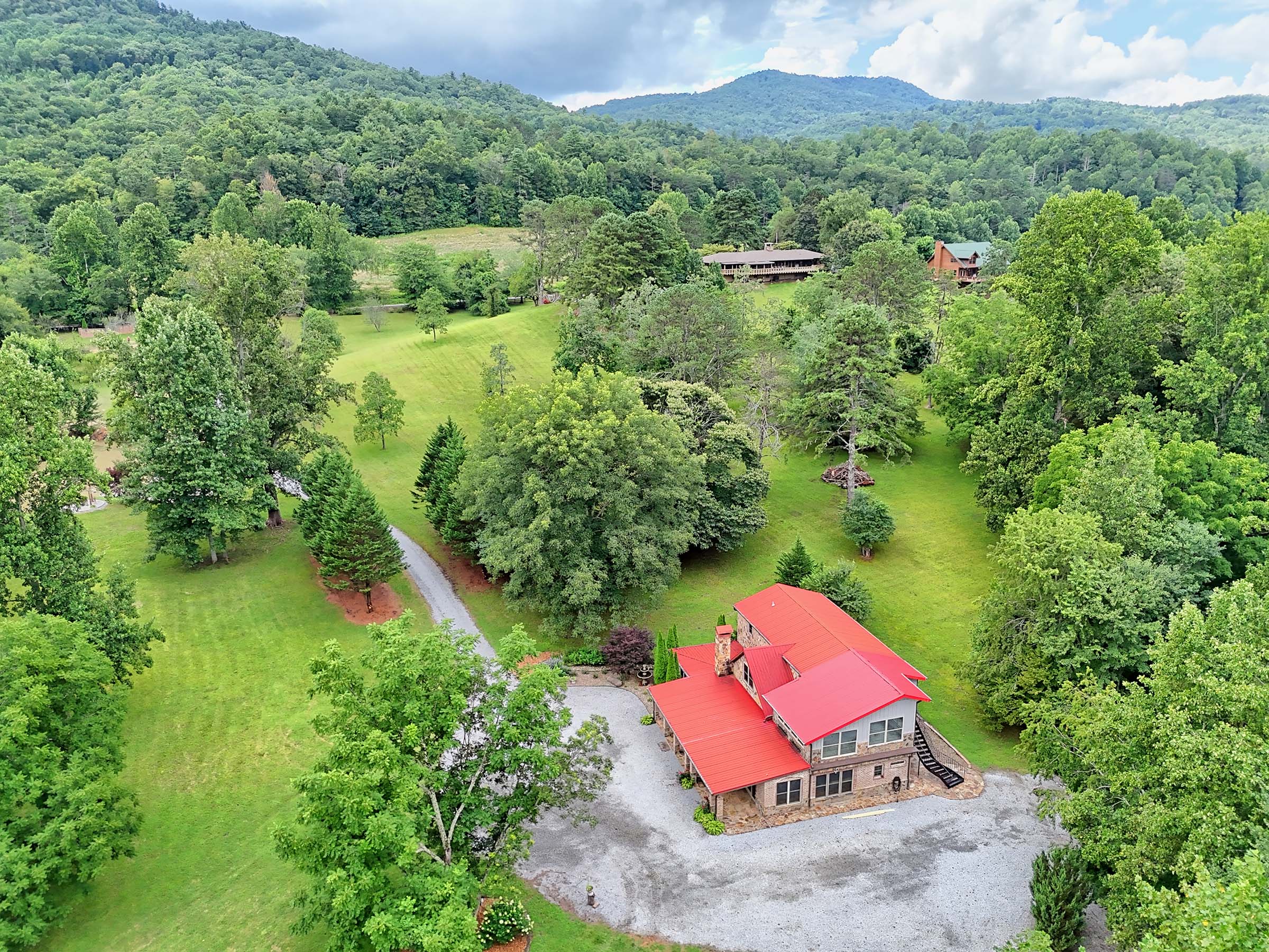  Tuscan Villa in Northeast Georgia Mountains - 物件實景