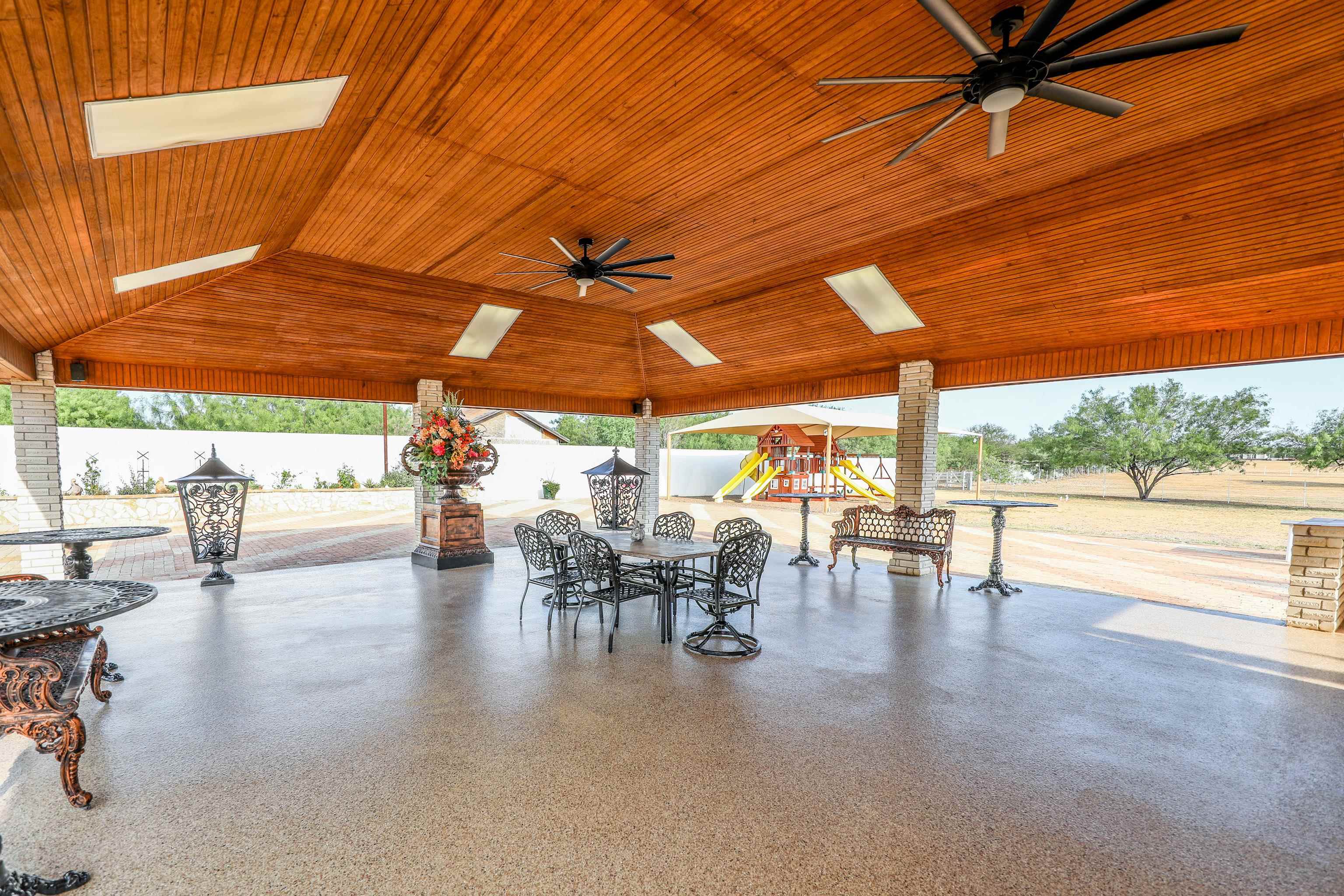 LAREDO, Texas, 78046, United States, 3 Bedrooms Bedrooms, ,4 BathroomsBathrooms,Residential,For Sale,1848774