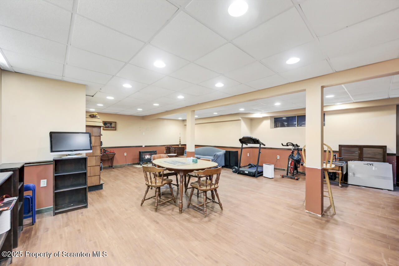 Moscow, Pennsylvania, 18444, United States, 4 Bedrooms Bedrooms, ,3 BathroomsBathrooms,Residential,For Sale,1999733