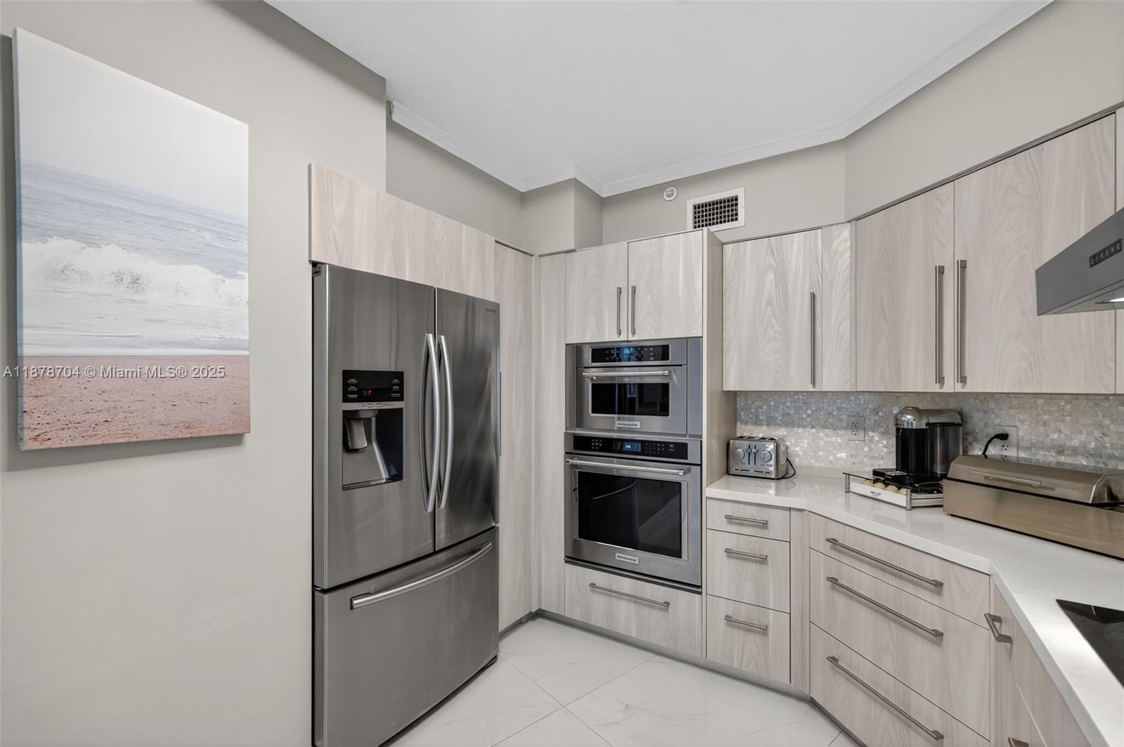 Aventura, Florida, 33180, United States, 2 Bedrooms Bedrooms, ,3 BathroomsBathrooms,Residential,For Sale,1947982