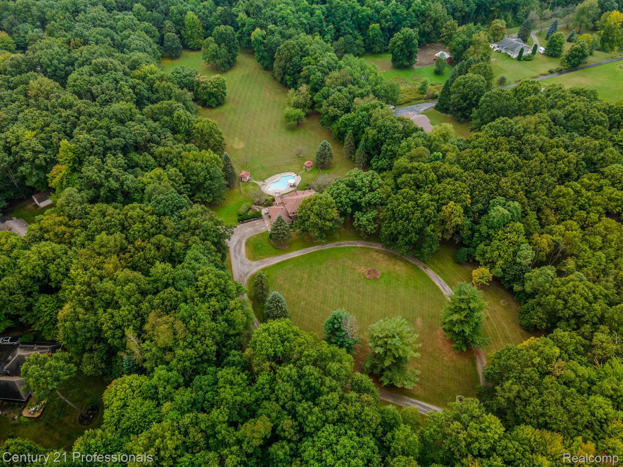 Holly, Michigan, 48442, United States, 4 Bedrooms Bedrooms, ,4 BathroomsBathrooms,Residential,For Sale,1943640