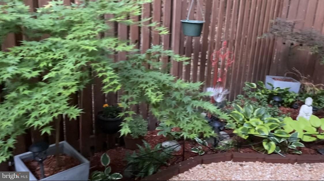 Clifton, Virginia, 20124, United States, 2 Bedrooms Bedrooms, ,3 BathroomsBathrooms,Residential,For Sale,2001572