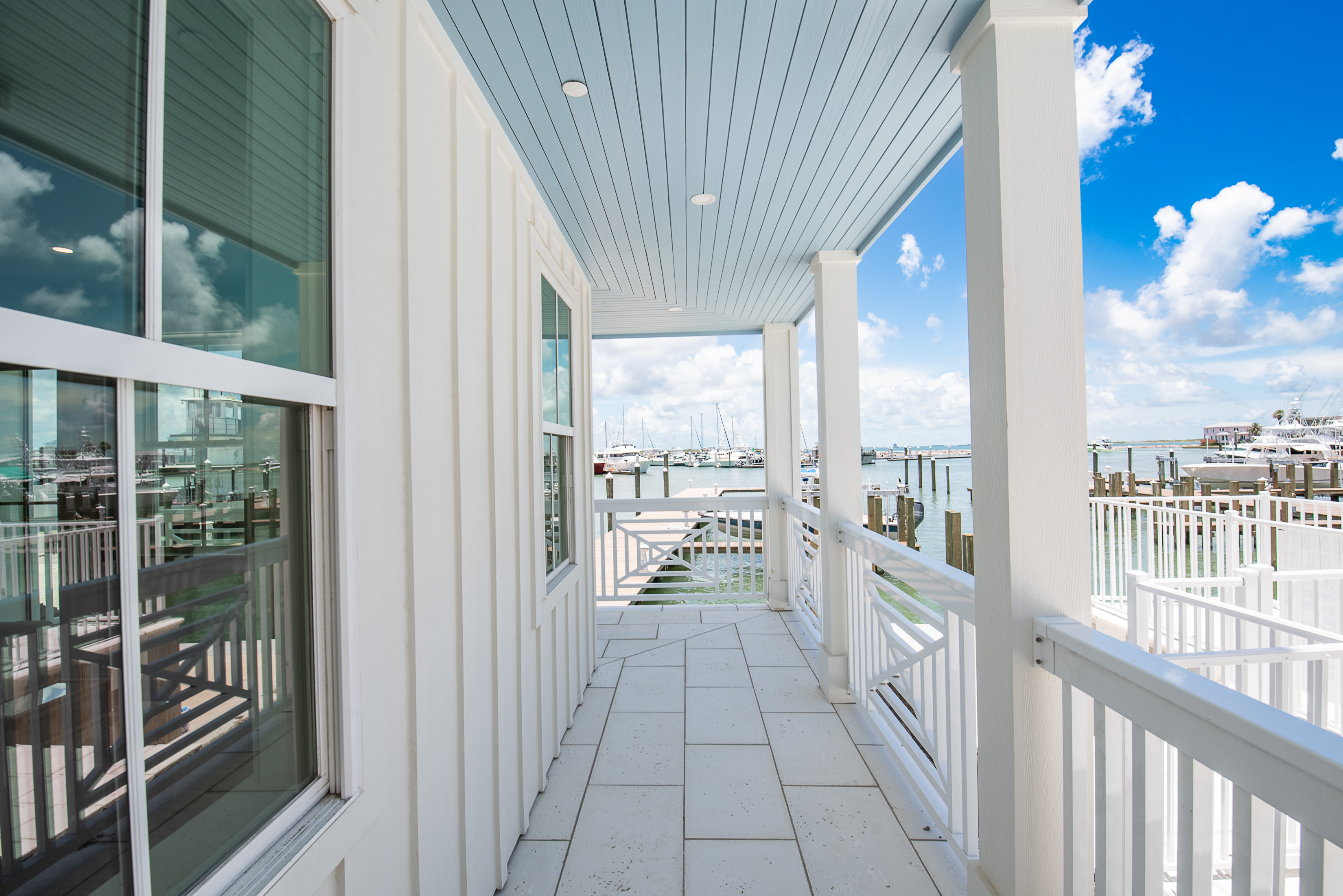  Coastal Elegance Meets Waterfront Living - 物件實景