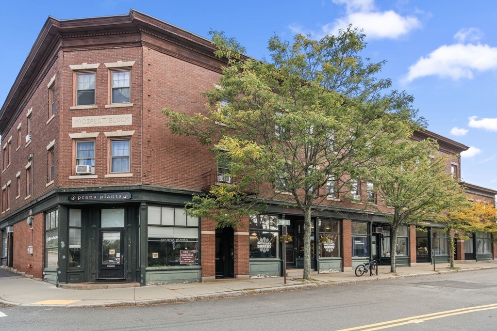 Newton, Massachusetts, 02464, United States, 2 Bedrooms Bedrooms, ,1 BathroomBathrooms,Residential,For Sale,1956329