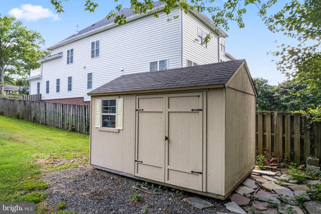 Falls Church, Virginia, 22043, United States, 5 Bedrooms Bedrooms, ,3 BathroomsBathrooms,Residential,For Sale,1977846