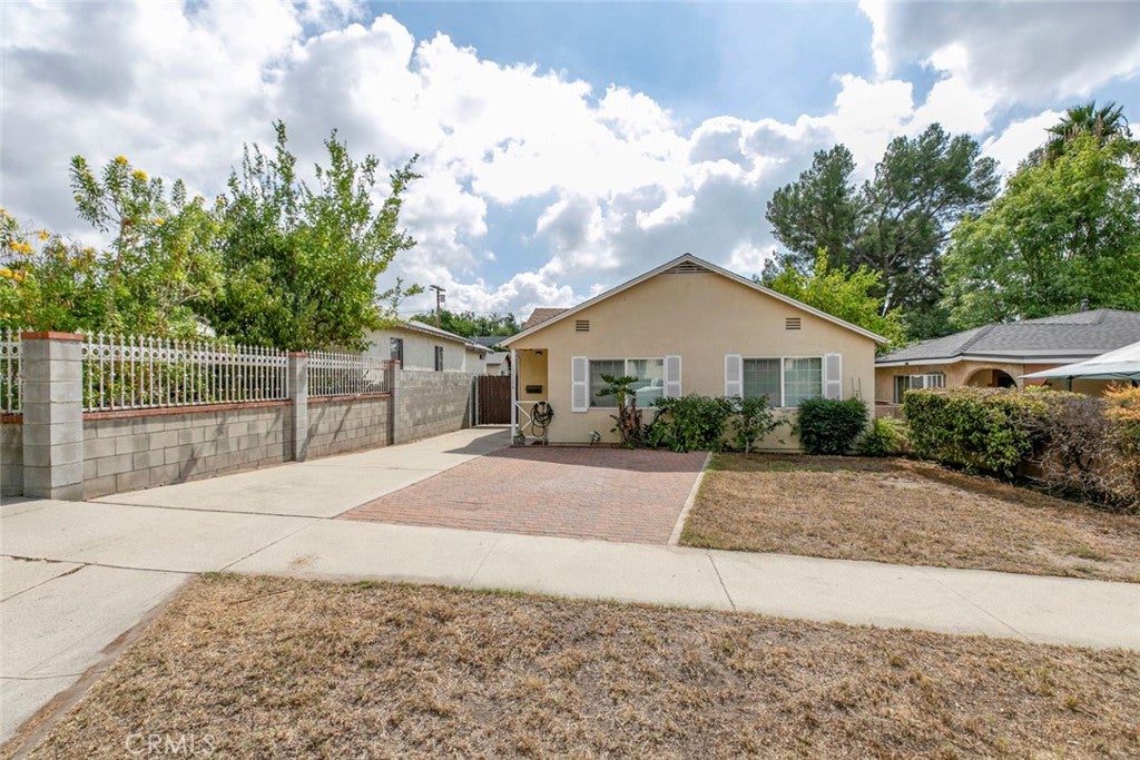 Sylmar, California, 91342, United States, 2 Bedrooms Bedrooms, ,1 BathroomBathrooms,Residential,For Sale,1960749