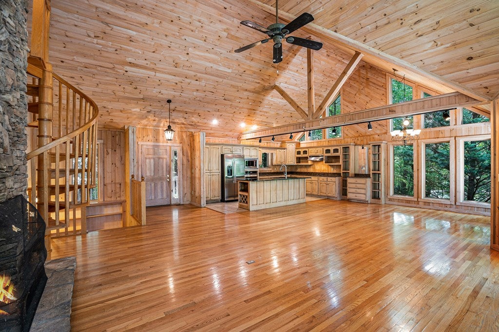 Ellijay, Georgia, 30536, United States, 4 Bedrooms Bedrooms, ,4 BathroomsBathrooms,Residential,For Sale,1888522