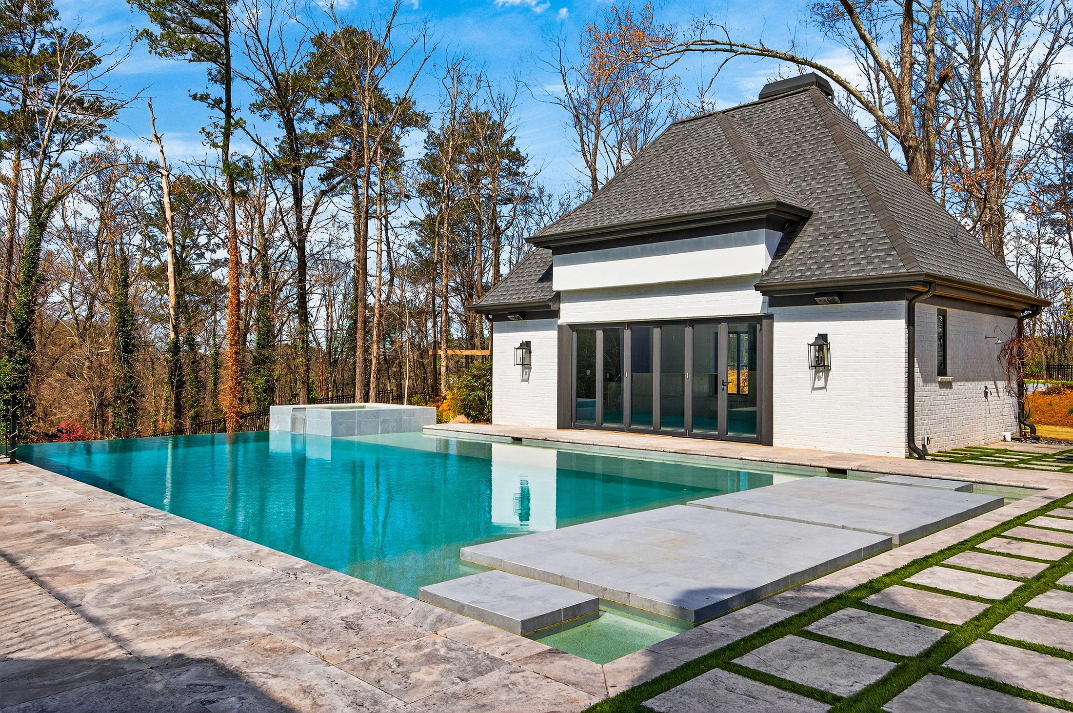  Exceptional Gated Estate with Resort-caliber Grounds - 物件實景