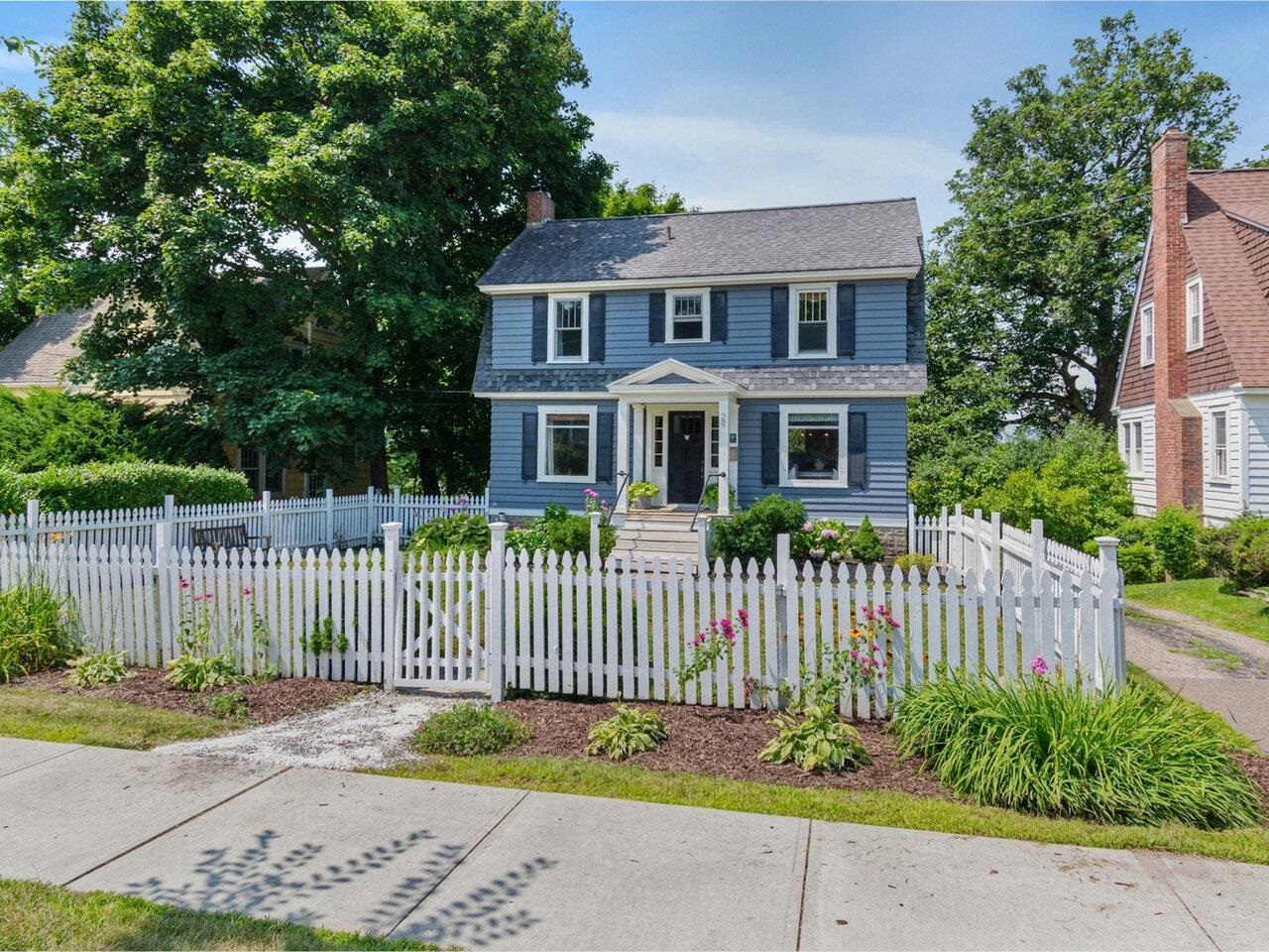 Burlington, Vermont, 05401, United States, 3 Bedrooms Bedrooms, ,2 BathroomsBathrooms,Residential,For Sale,1906339