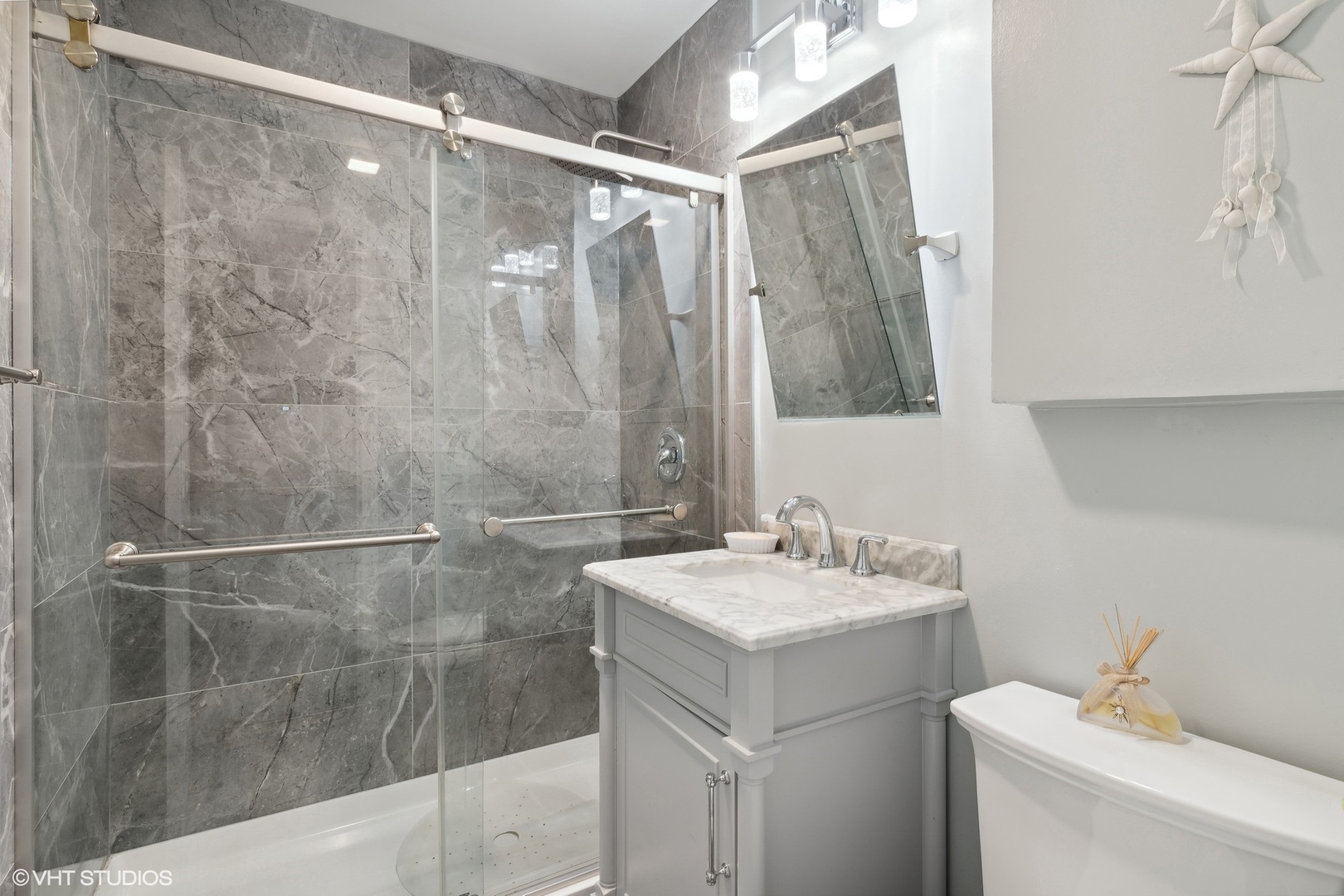 8297 Washington Street, Niles, Illinois, 60714, United States, 4 Bedrooms Bedrooms, ,3 BathroomsBathrooms,Residential,For Sale,8297 Washington Street,1499524