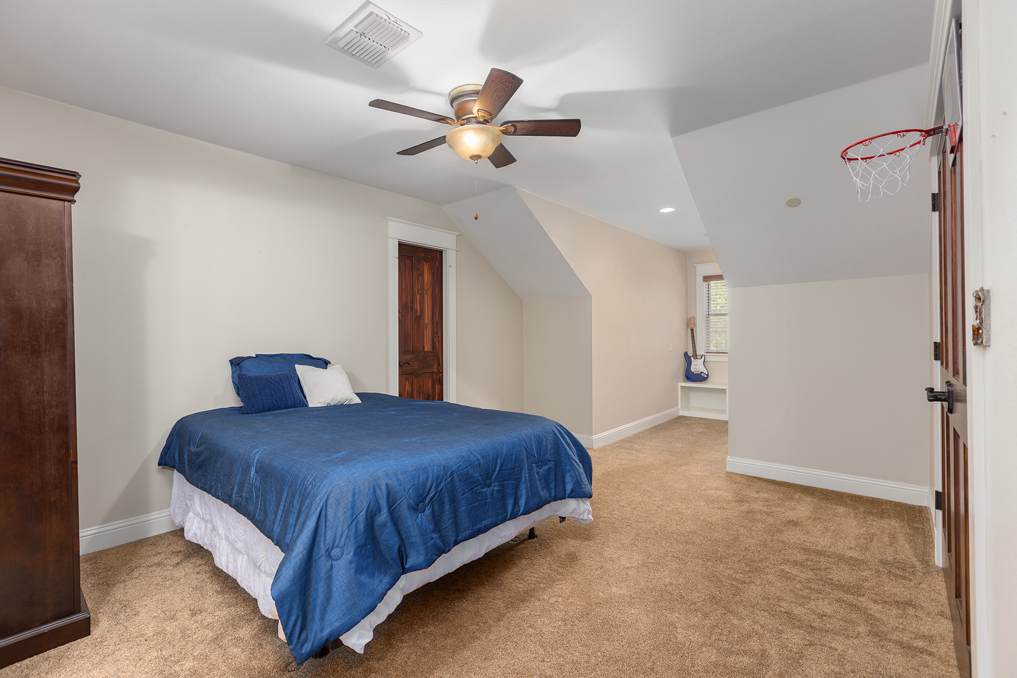 Bronson, Texas, 75930, United States, 5 Bedrooms Bedrooms, ,4 BathroomsBathrooms,Residential,For Sale,1944526