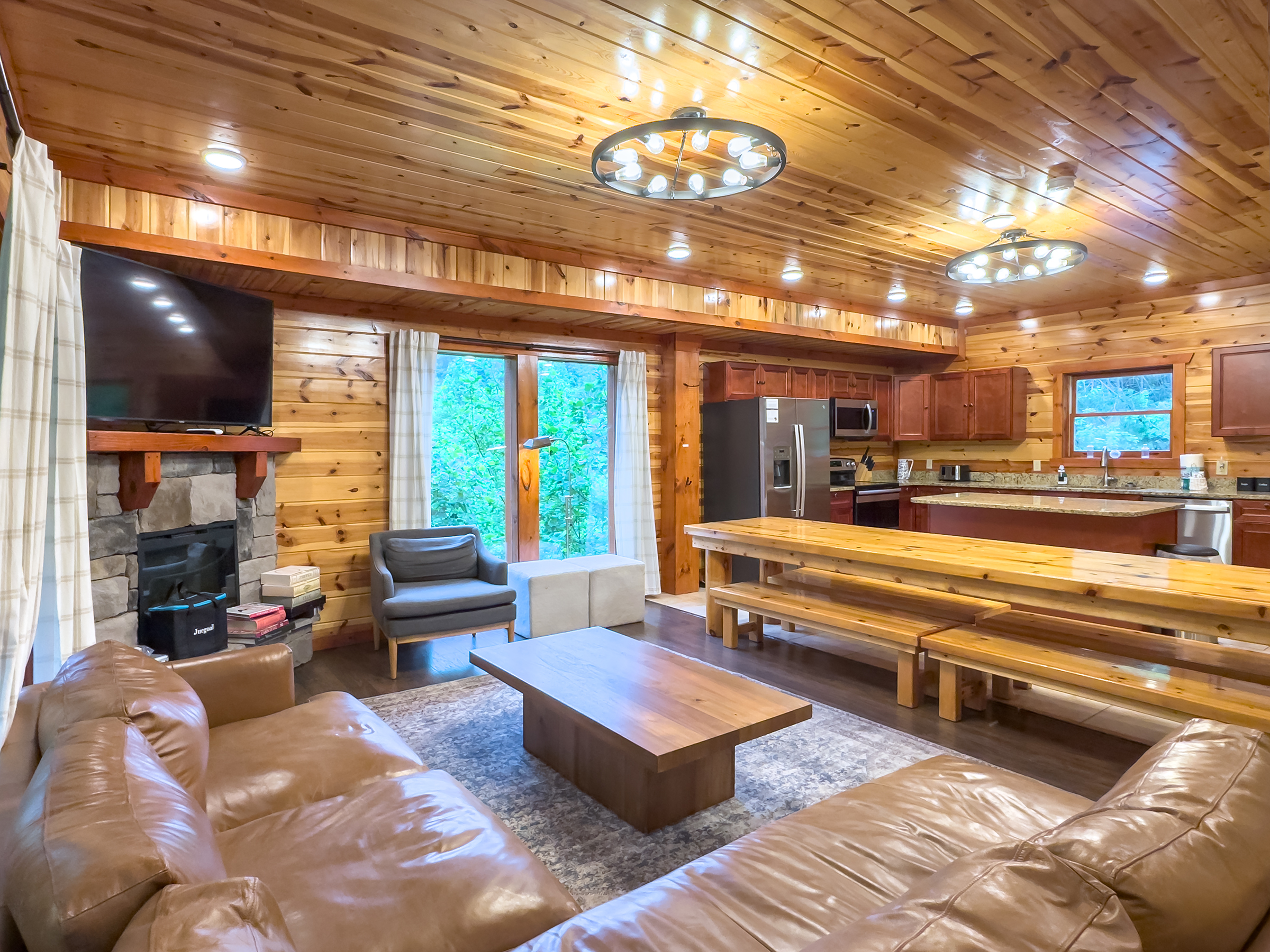 Sevierville, Tennessee, 37862, United States, 6 Bedrooms Bedrooms, ,7 BathroomsBathrooms,Residential,For Sale,1798325