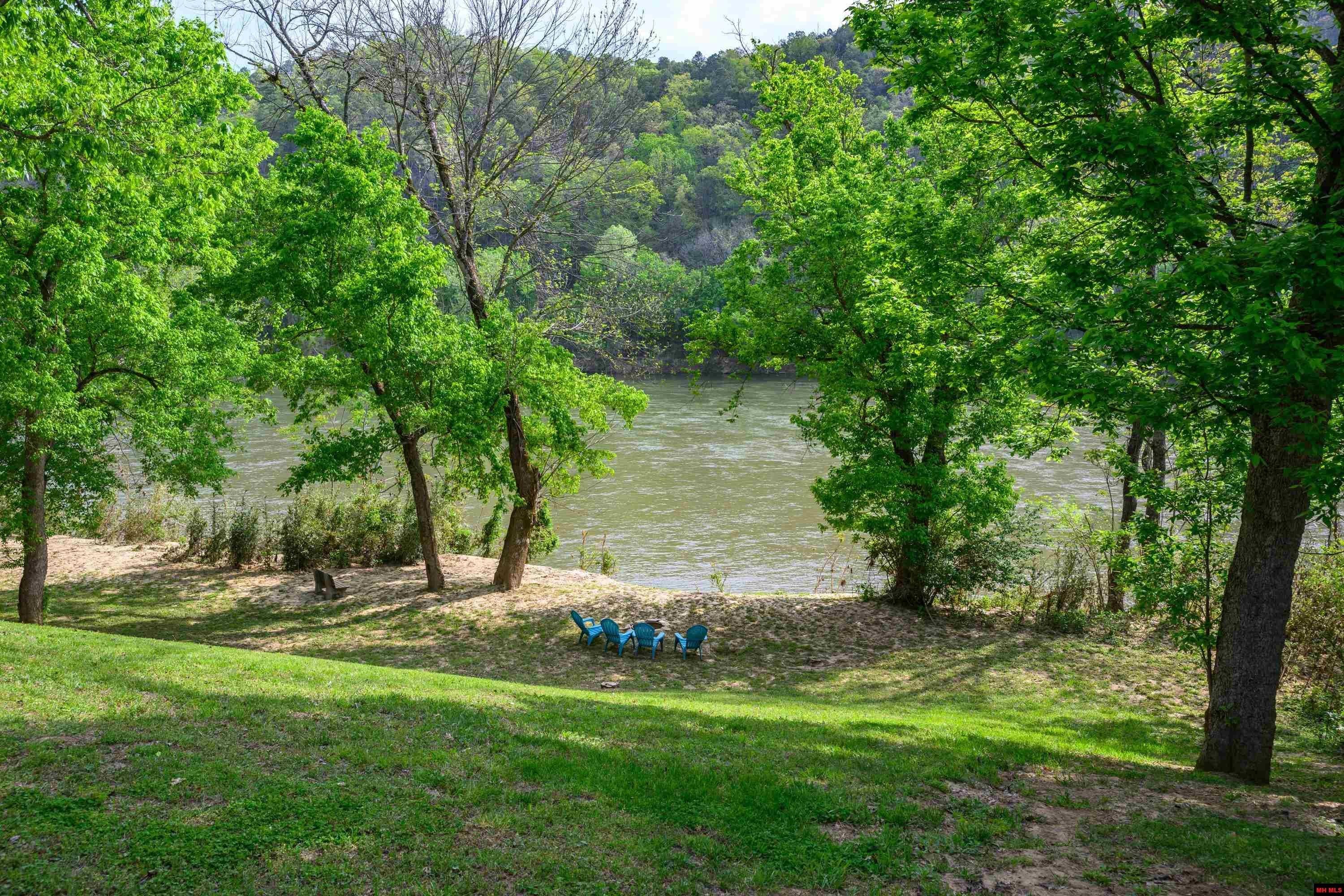 Norfork, Arkansas, 72658, United States, 3 Bedrooms Bedrooms, ,3 BathroomsBathrooms,Residential,For Sale,1921942
