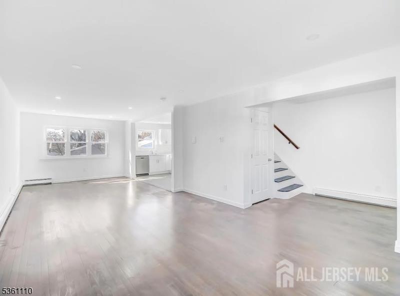 Jersey City, New Jersey, 07305, United States, ,Residential,For Sale,1918469
