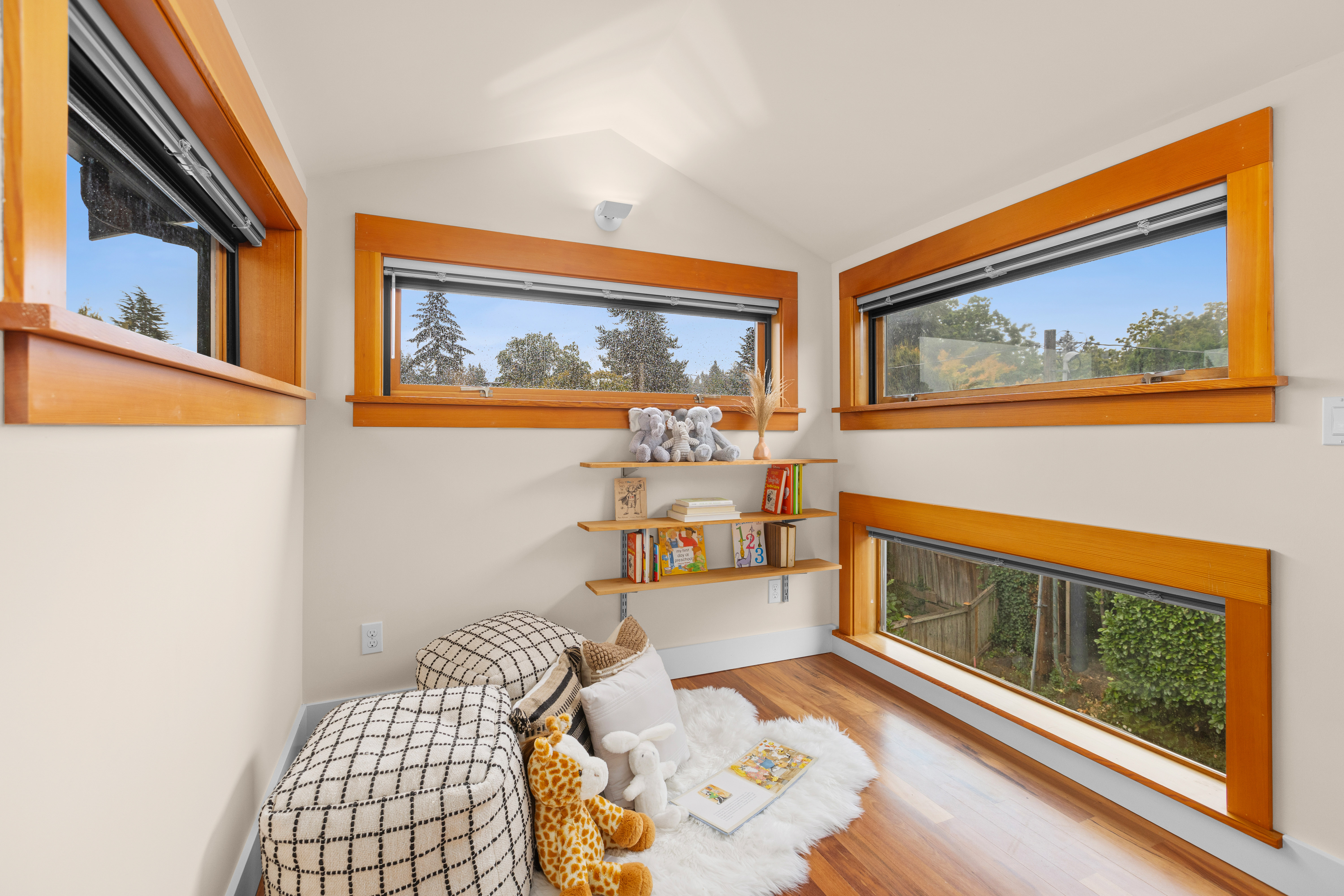  2223 39th Ave E, Seattle, WA 98112 - 物件實景