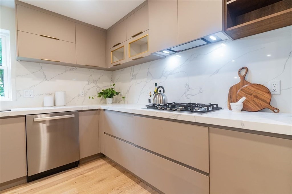 Reading, Massachusetts, 01867, United States, 3 Bedrooms Bedrooms, ,3 BathroomsBathrooms,Residential,For Sale,1880816