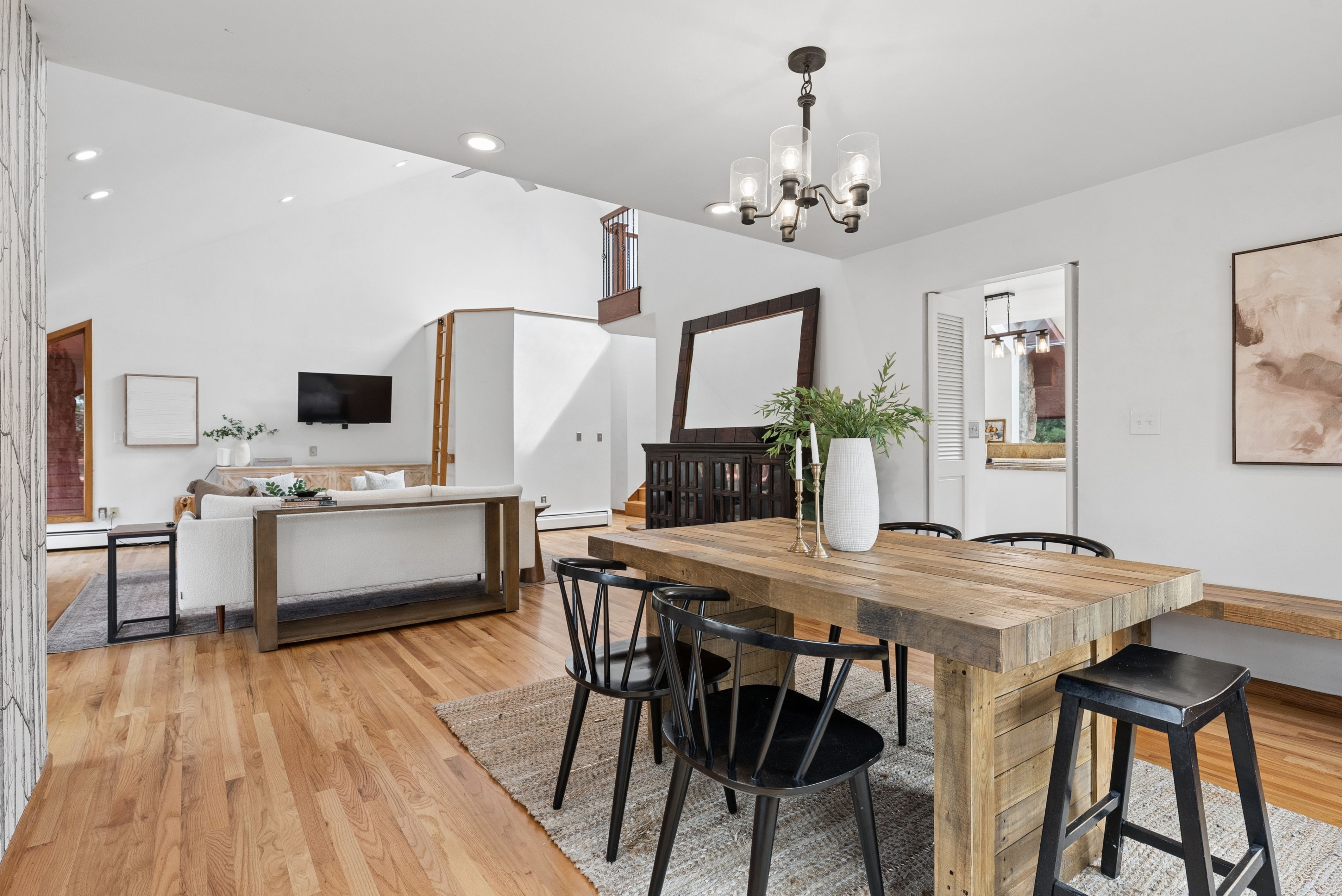  Beautiful Genesee Home With Over 4,500 Finished Sq Ft with Walk Out Basement - 物件實景
