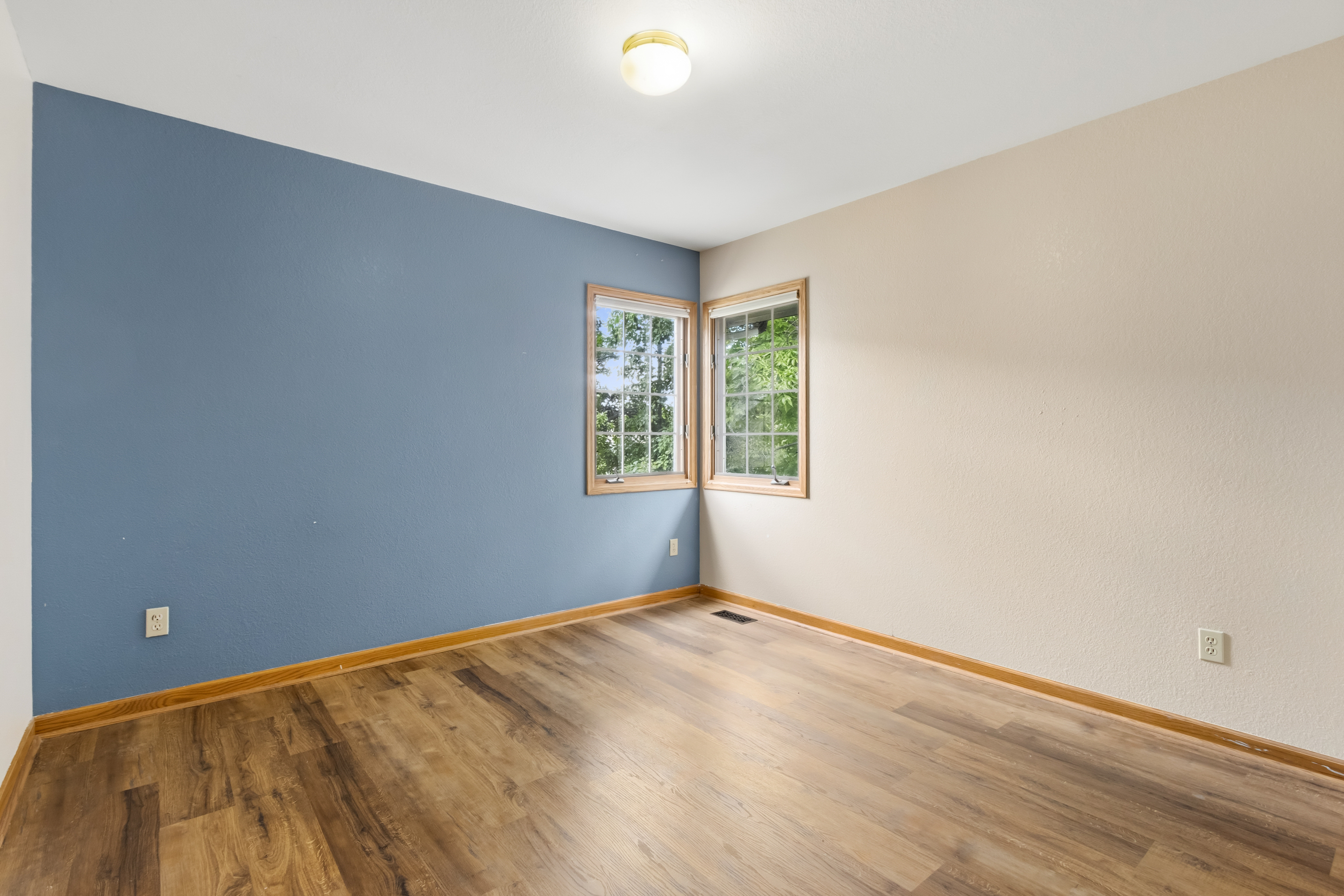  Beautifully Maintained Home in the Tree-Lined Oakridge Neighborhood - 物件實景