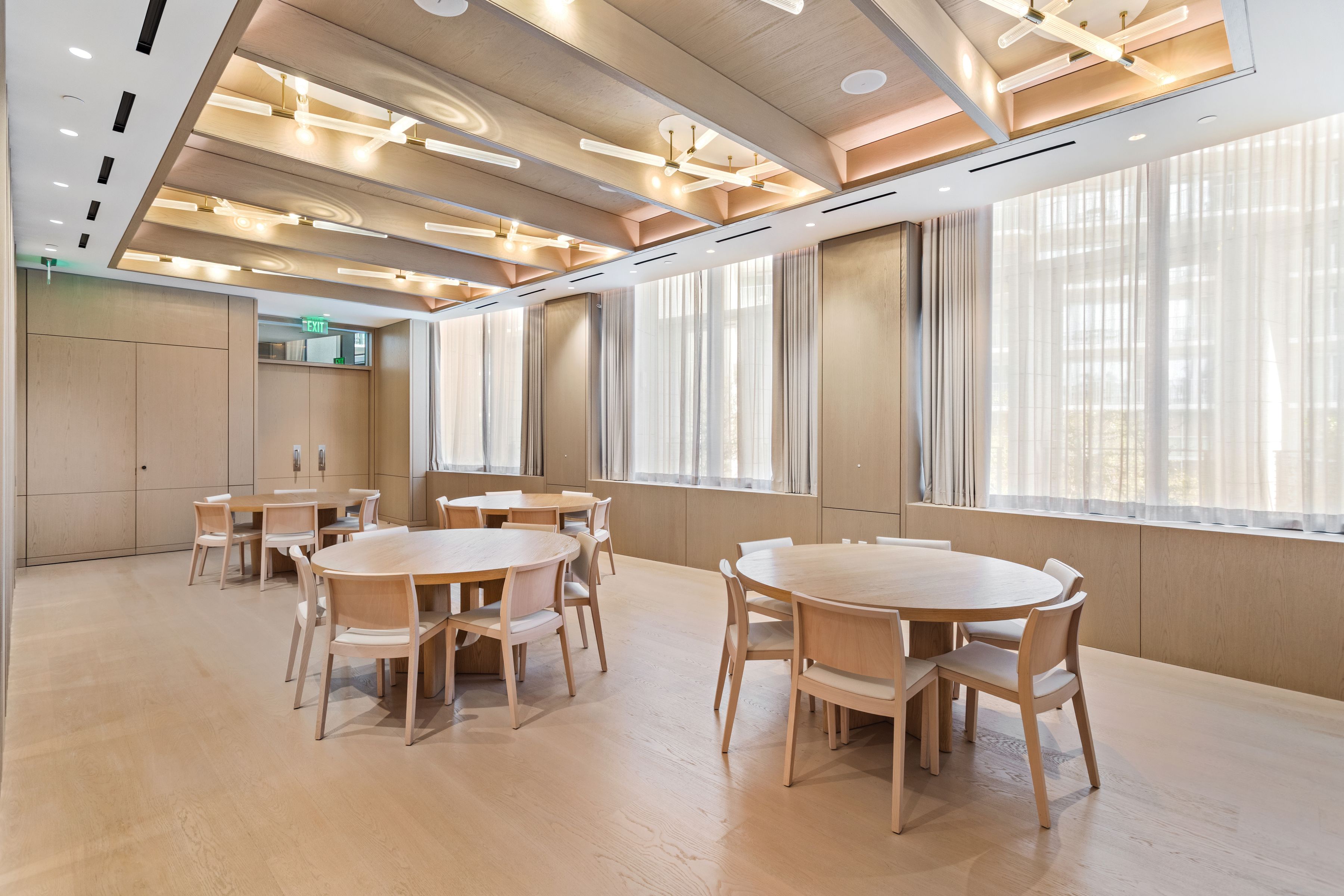  211 West Elm Court - 物件實景