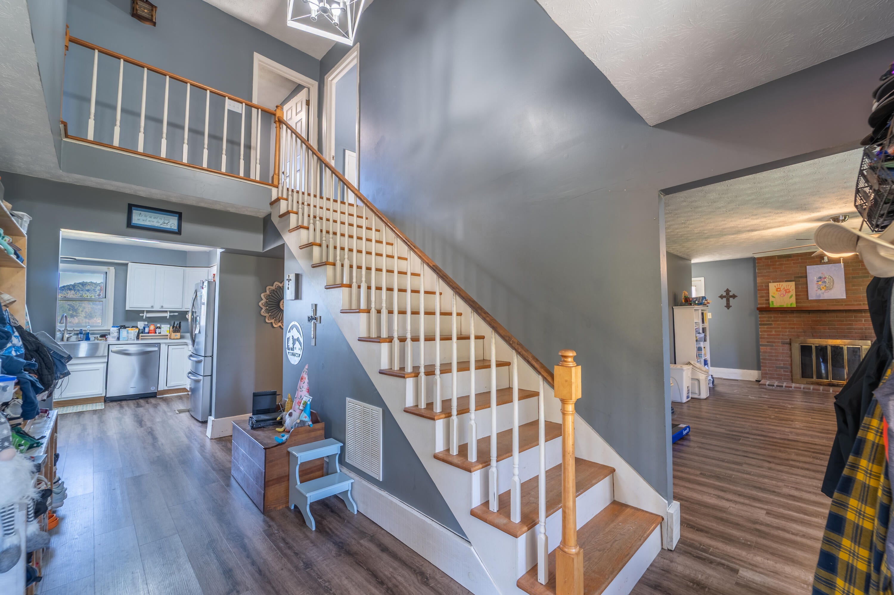 Berea, Kentucky, 40403, United States, 5 Bedrooms Bedrooms, ,3 BathroomsBathrooms,Residential,For Sale,1975265