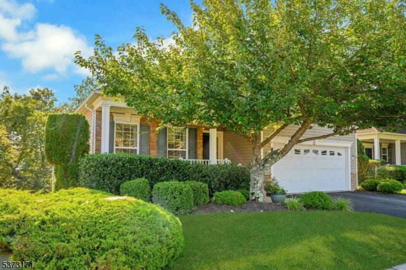 Franklin Twp., New Jersey, 08873, United States, 2 Bedrooms Bedrooms, ,2 BathroomsBathrooms,Residential,For Sale,1947950
