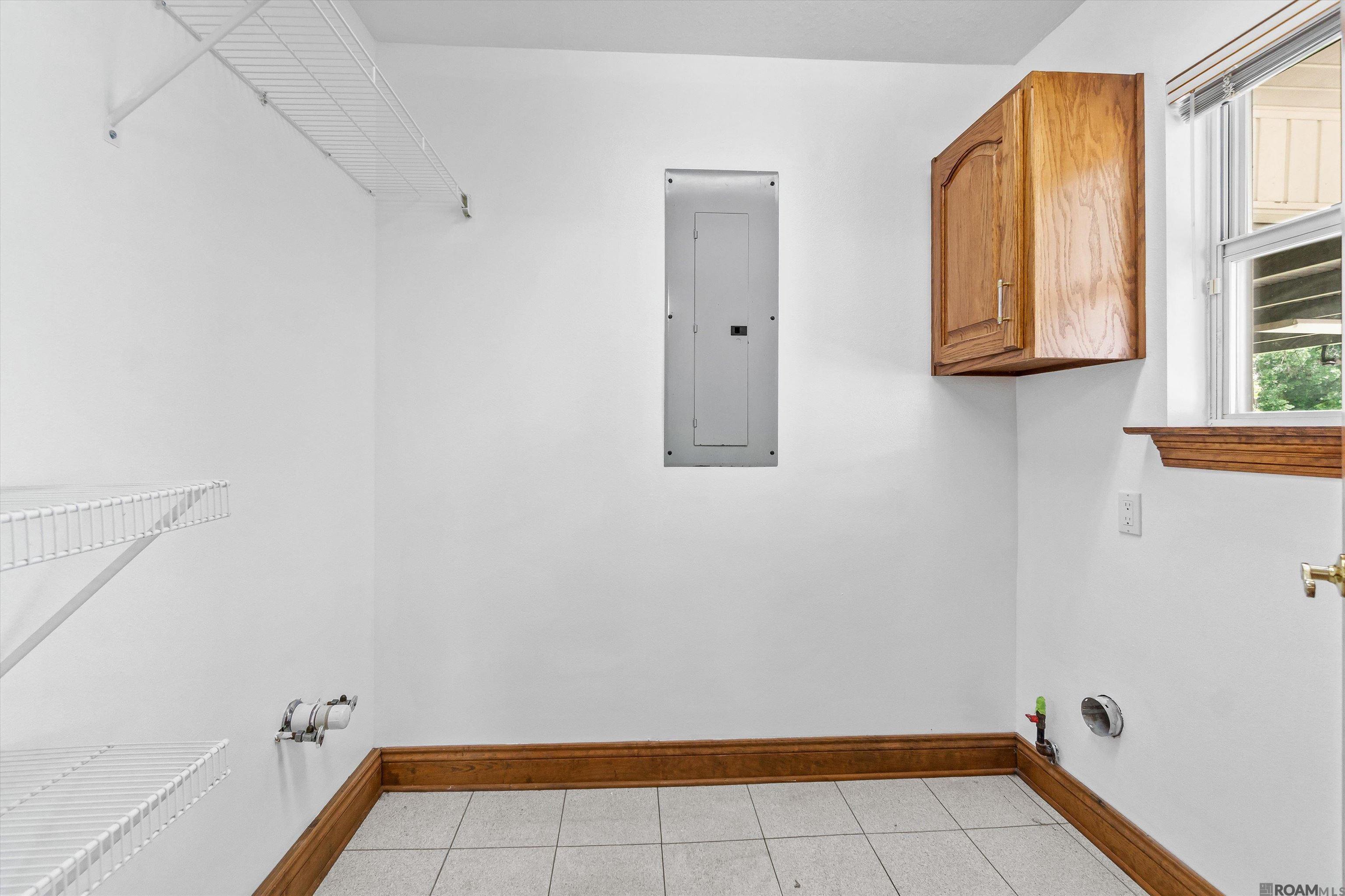 Gonzales, Louisiana, 70737, United States, 4 Bedrooms Bedrooms, ,3 BathroomsBathrooms,Residential,For Sale,1920960