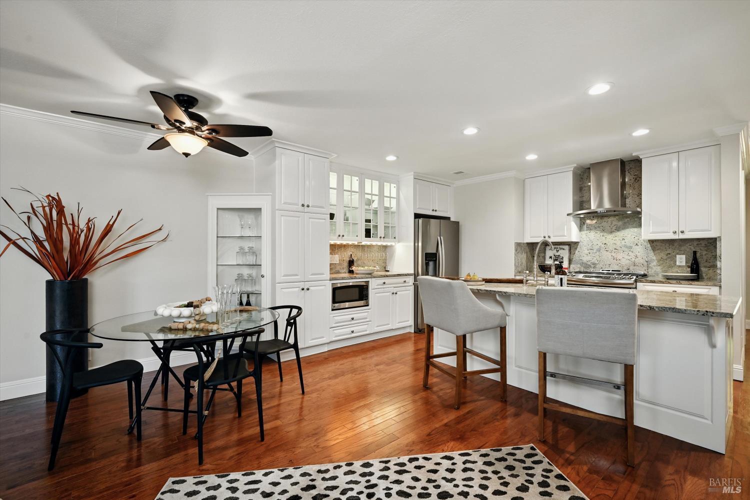 Yountville, California, 94599, United States, 2 Bedrooms Bedrooms, ,2 BathroomsBathrooms,Residential,For Sale,1941662