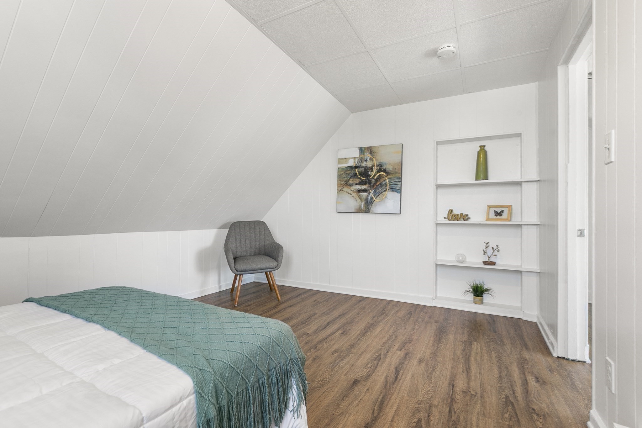 Revere, Massachusetts, 02151, United States, 5 Bedrooms Bedrooms, ,2 BathroomsBathrooms,Residential,For Sale,1974835